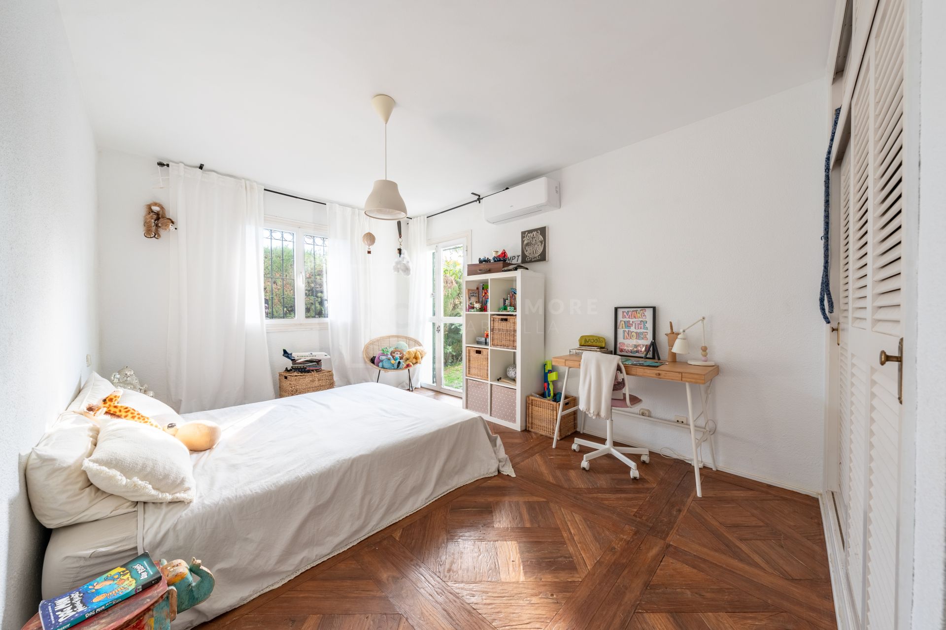 Charming & Artistic 4-Bedroom Villa in Atalaya