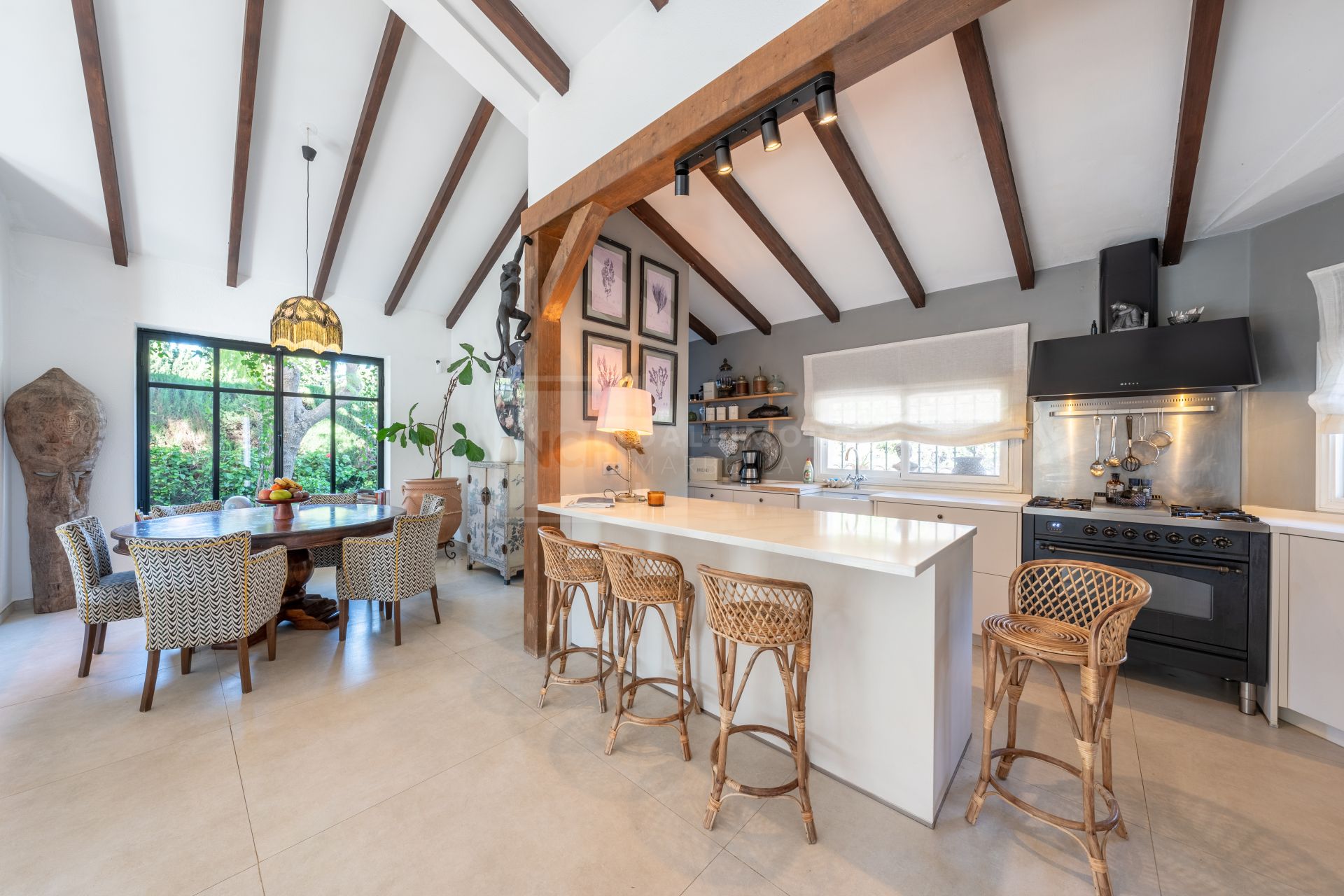 Charming & Artistic 4-Bedroom Villa in Atalaya