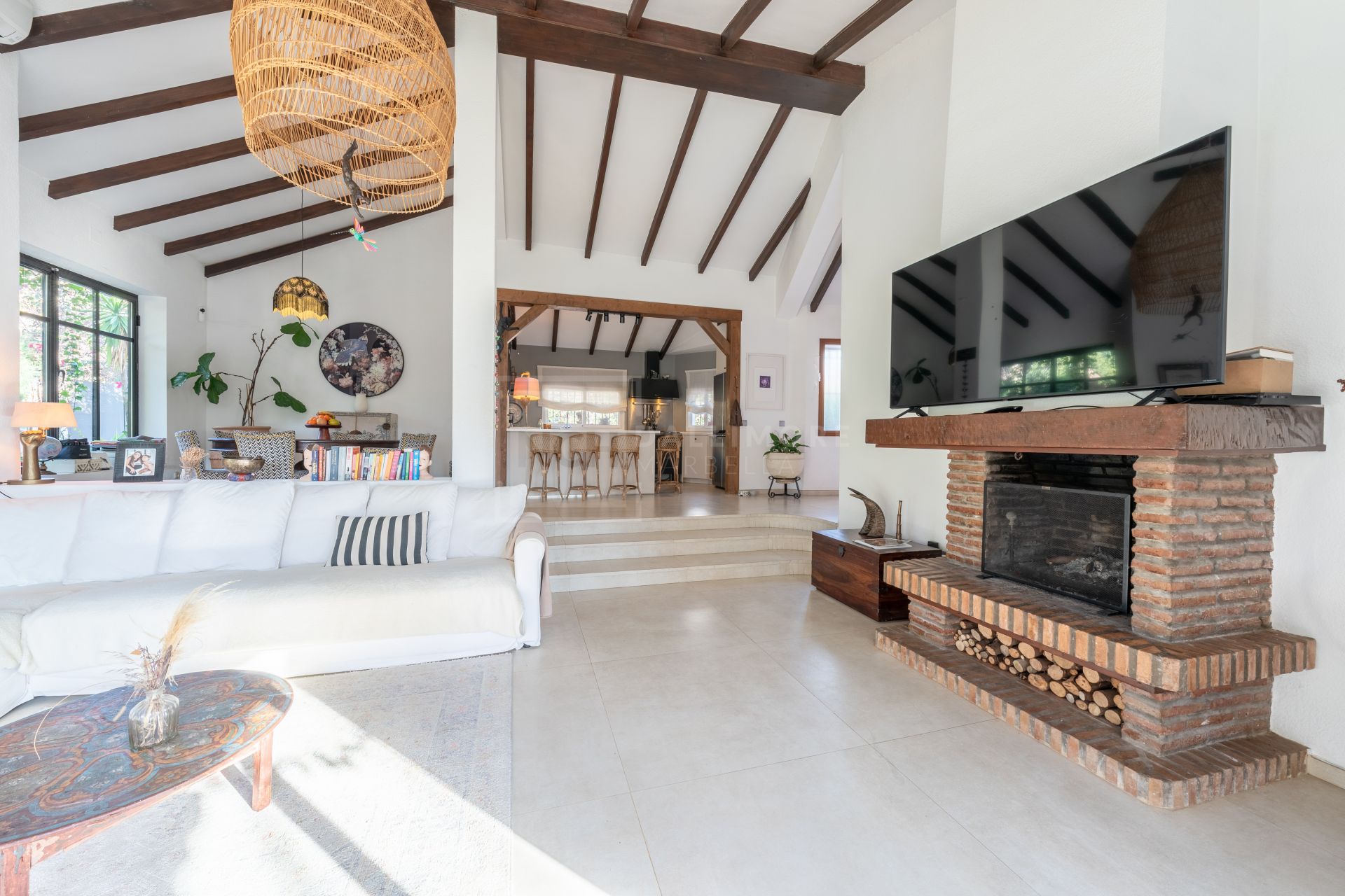 Charming & Artistic 4-Bedroom Villa in Atalaya