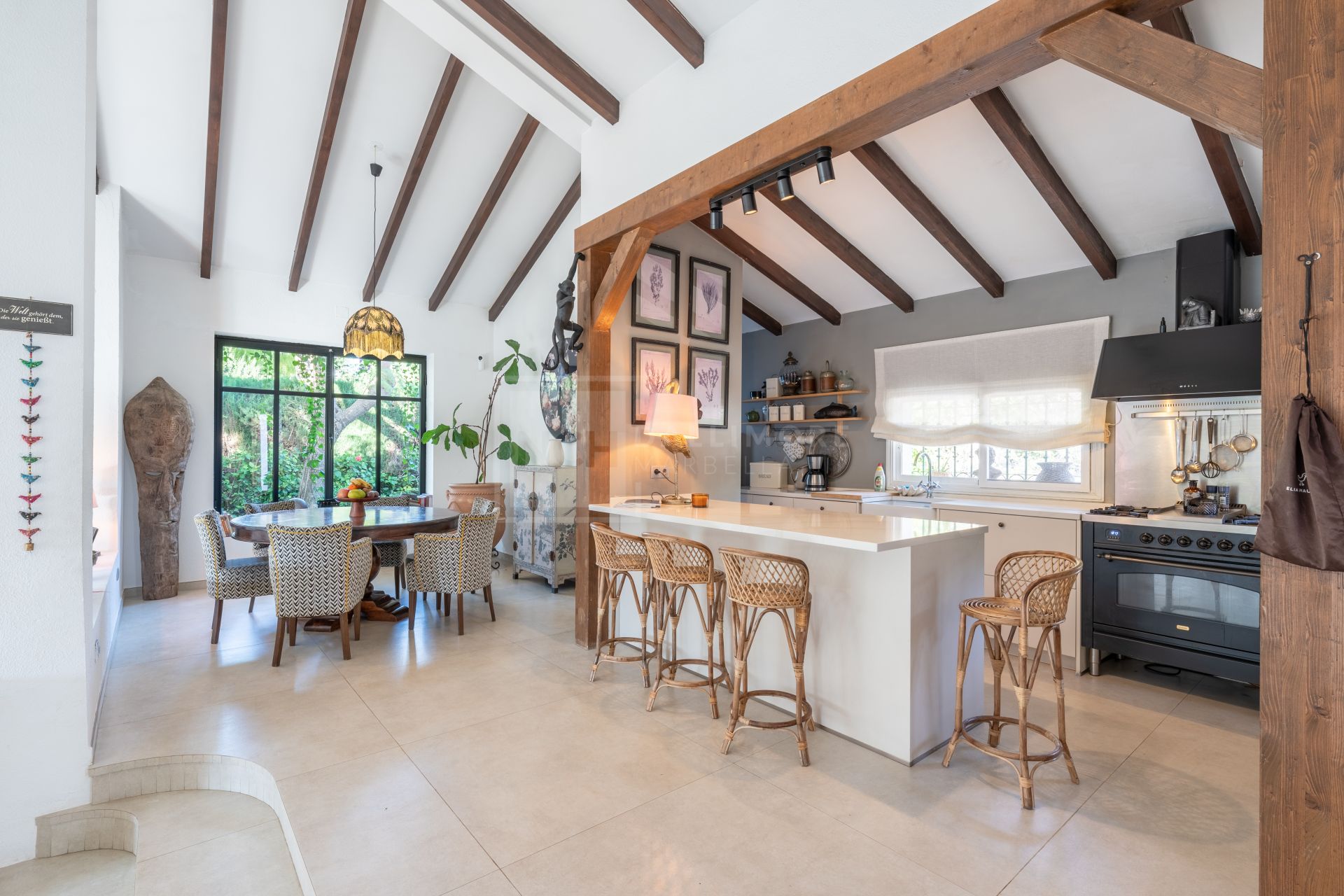 Charming & Artistic 4-Bedroom Villa in Atalaya
