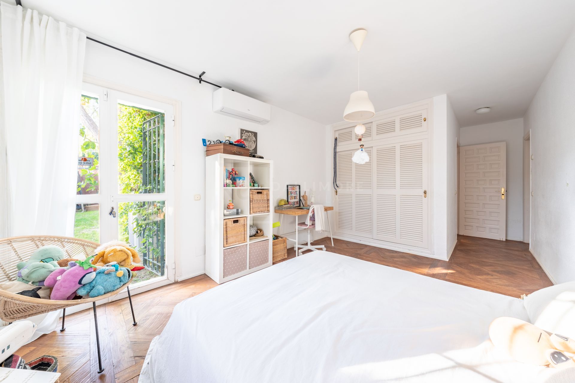 Charming & Artistic 4-Bedroom Villa in Atalaya