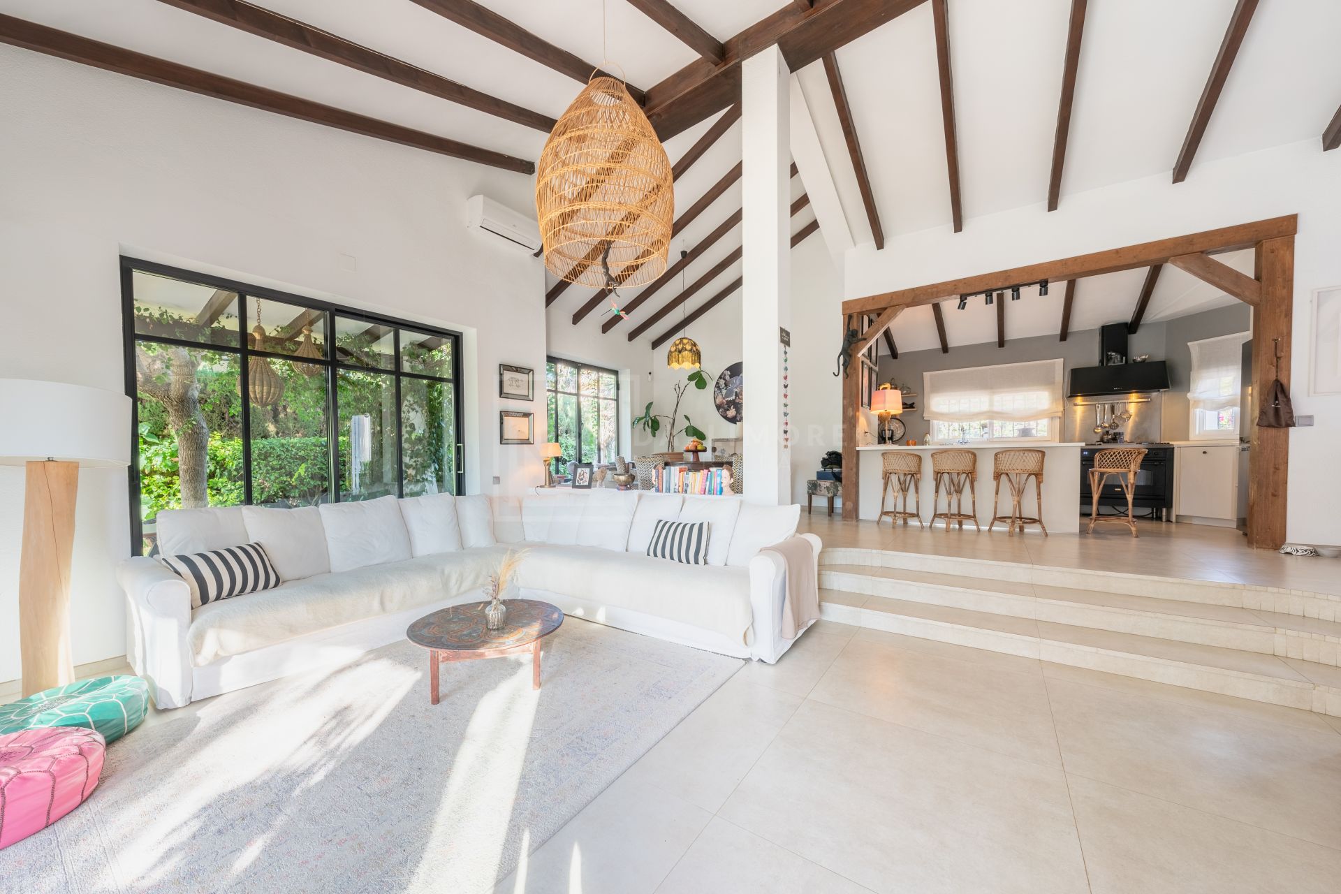 Charming & Artistic 4-Bedroom Villa in Atalaya