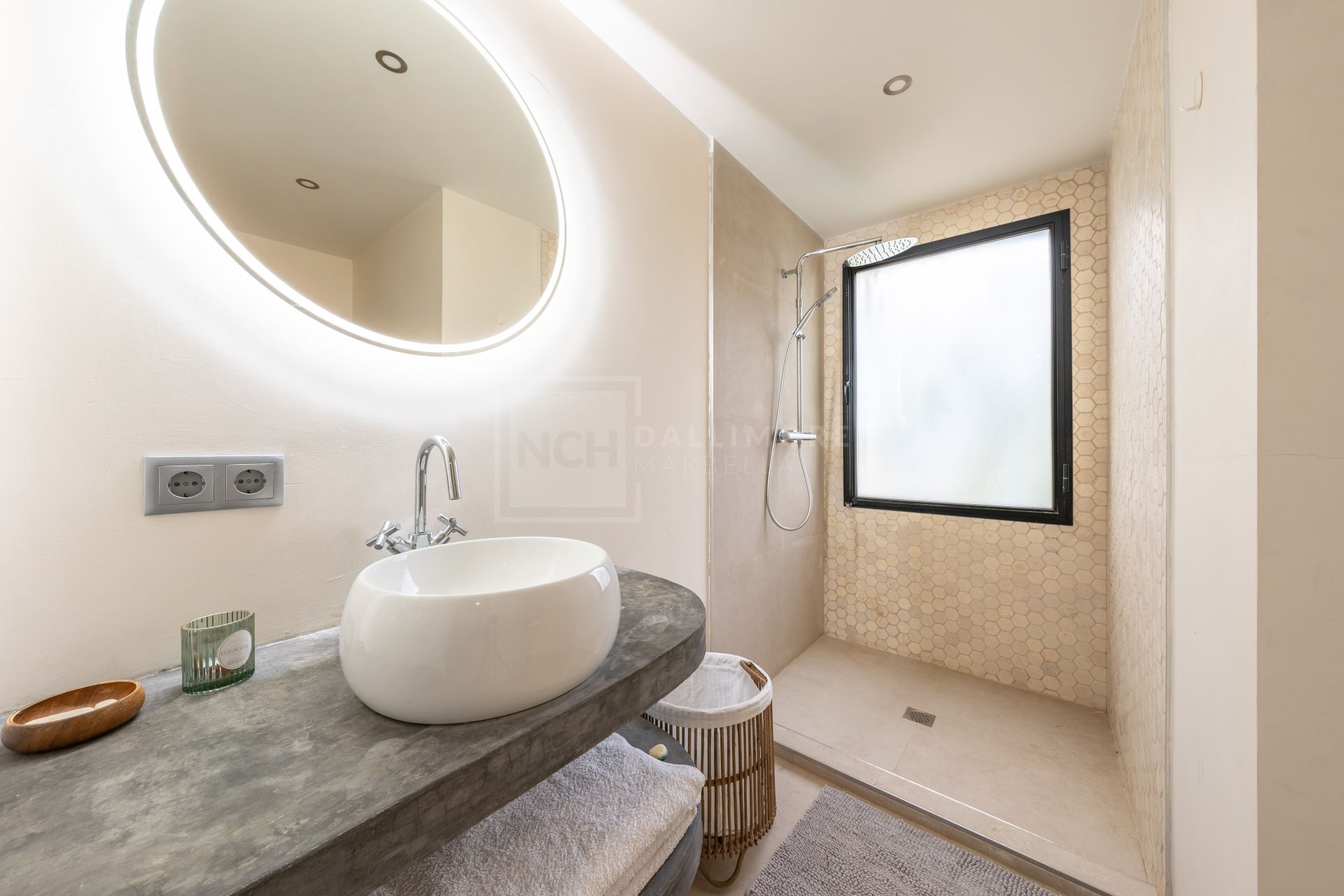Charming & Artistic 4-Bedroom Villa in Atalaya