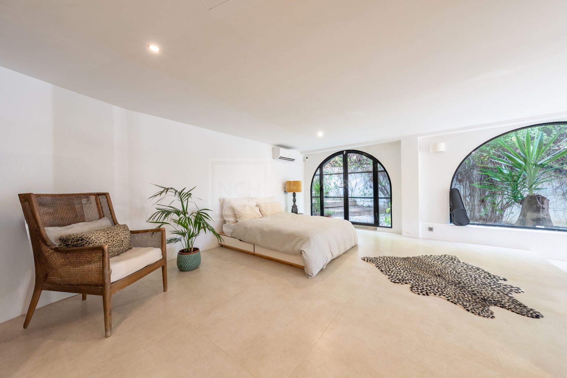 Charming & Artistic 4-Bedroom Villa in Atalaya