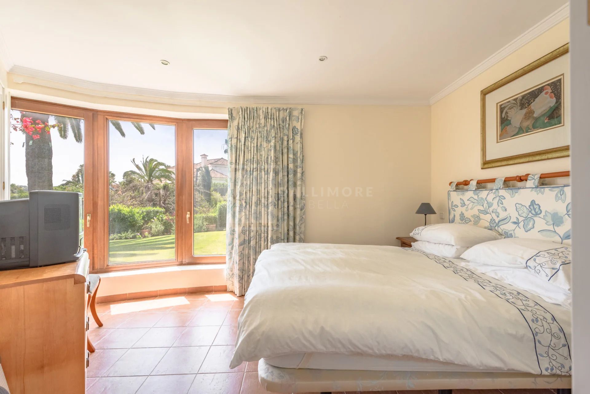Spacious 9-Bedroom Villa with Panoramic Views in Sotogrande Alto