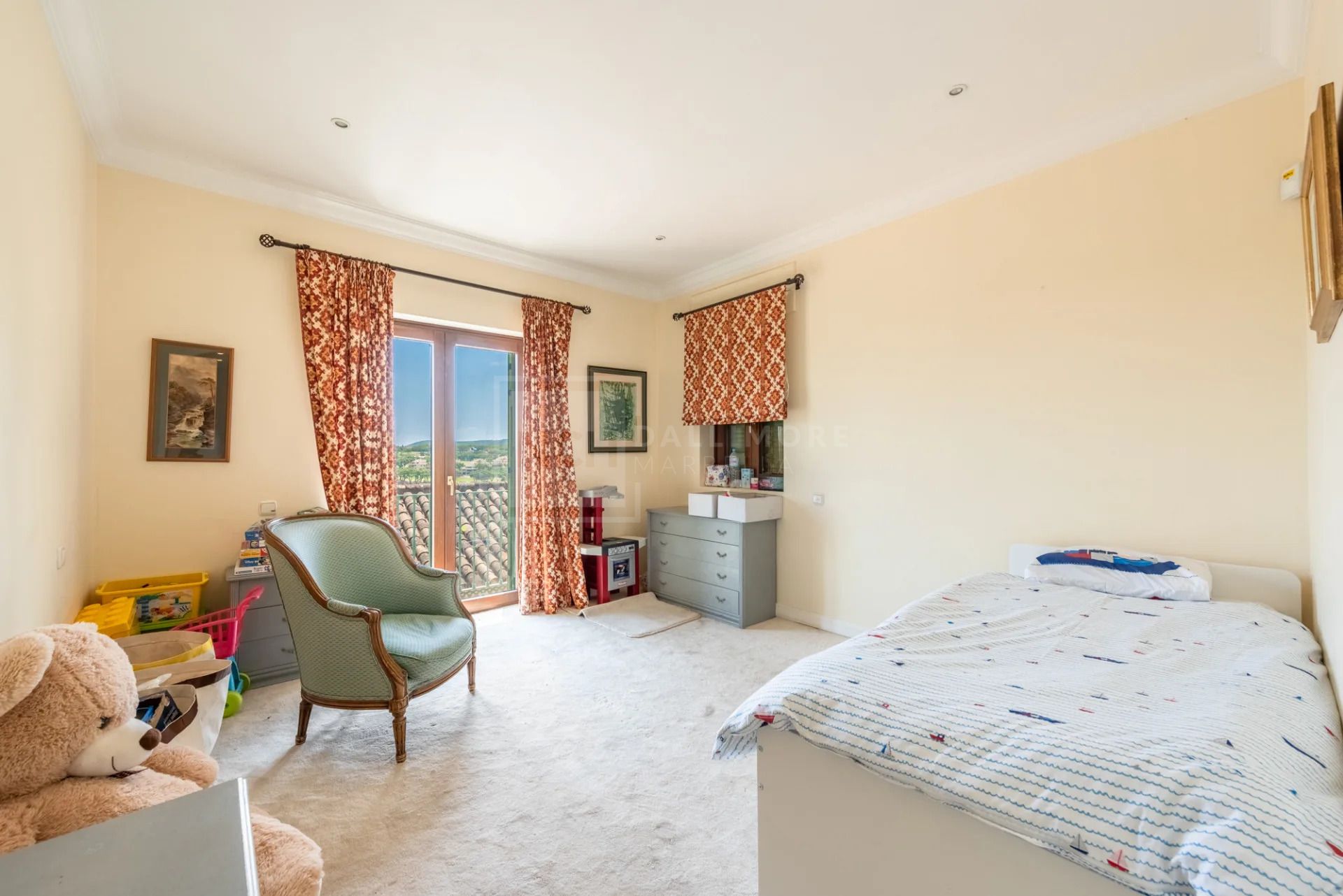 Spacious 9-Bedroom Villa with Panoramic Views in Sotogrande Alto