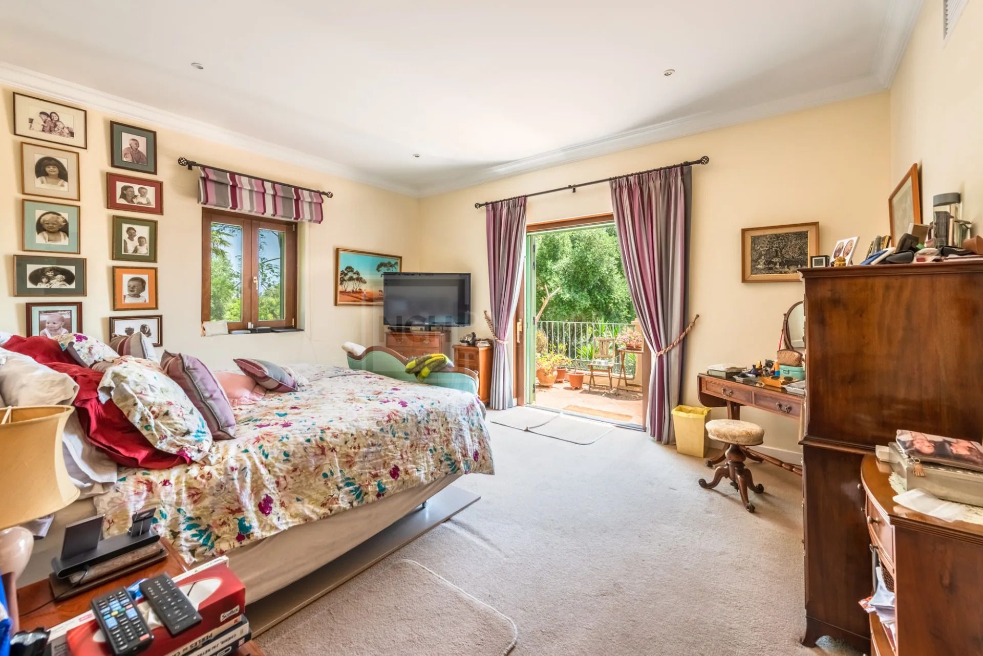 Spacious 9-Bedroom Villa with Panoramic Views in Sotogrande Alto