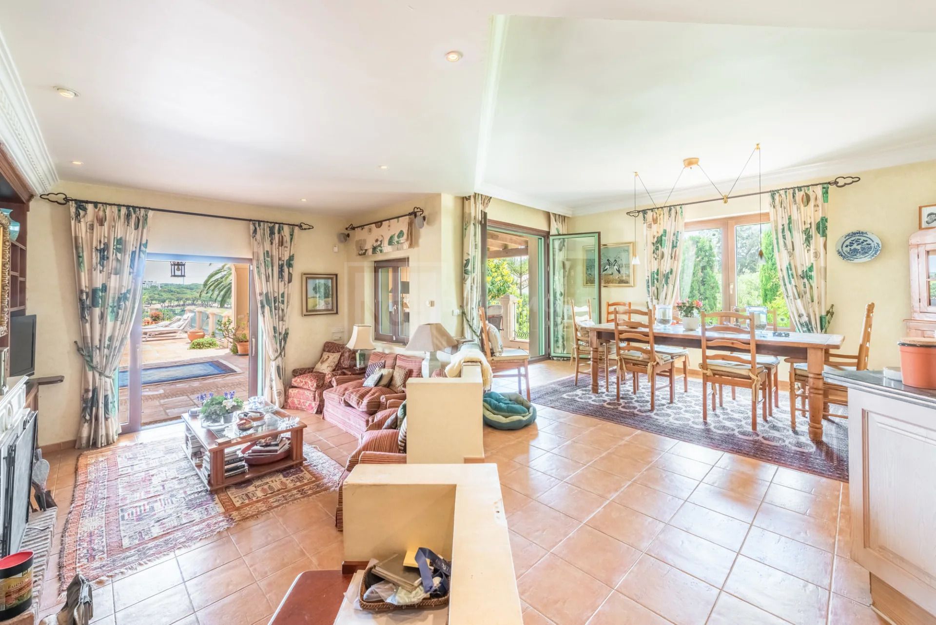 Spacious 9-Bedroom Villa with Panoramic Views in Sotogrande Alto