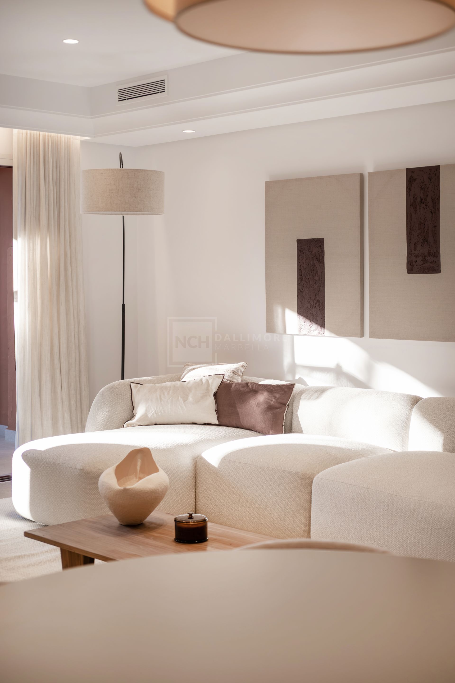 Fully Renovated 4-Bed Townhouse With Private Garden, Garage And Solarium