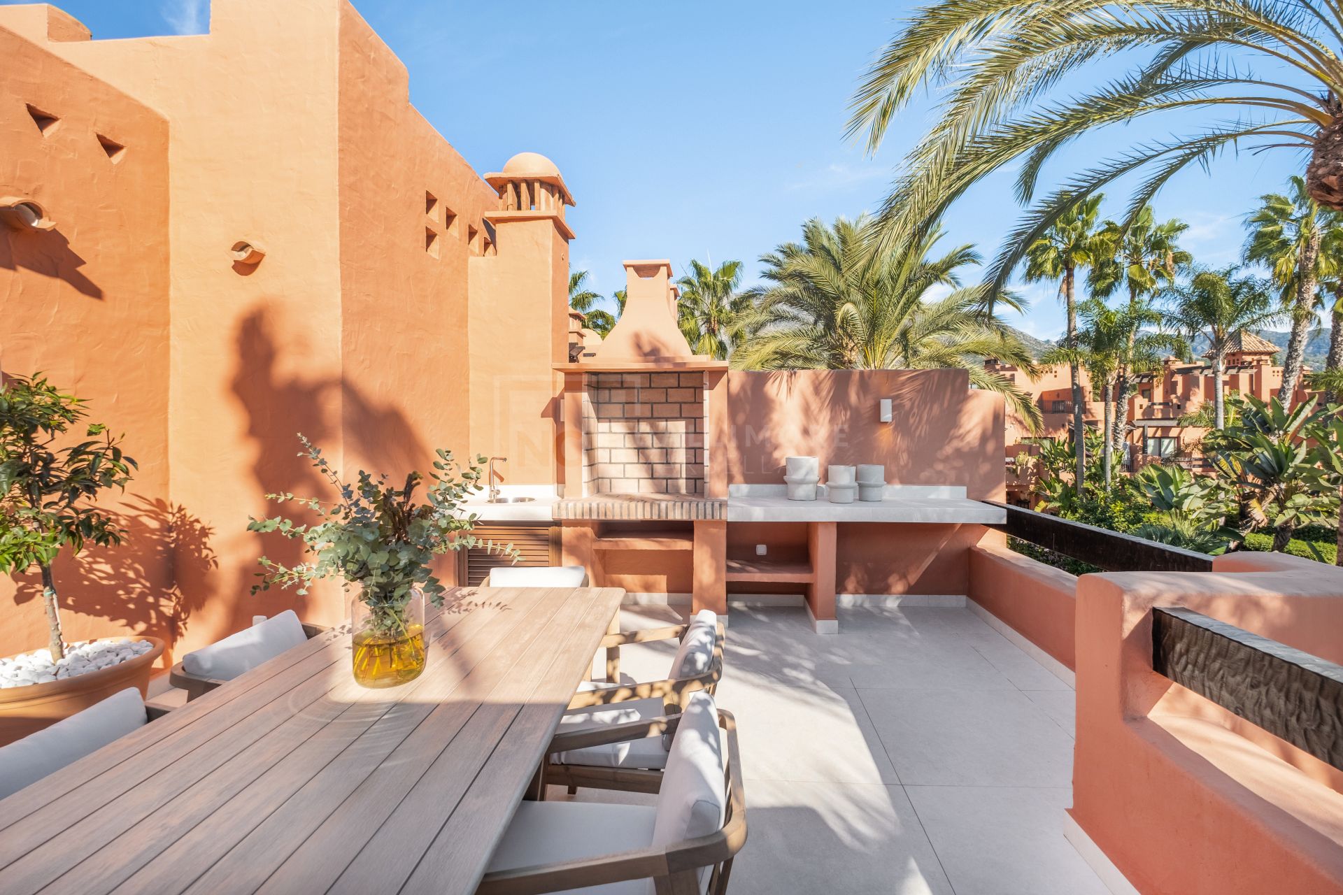 Fully Renovated 4-Bed Townhouse With Private Garden, Garage And Solarium