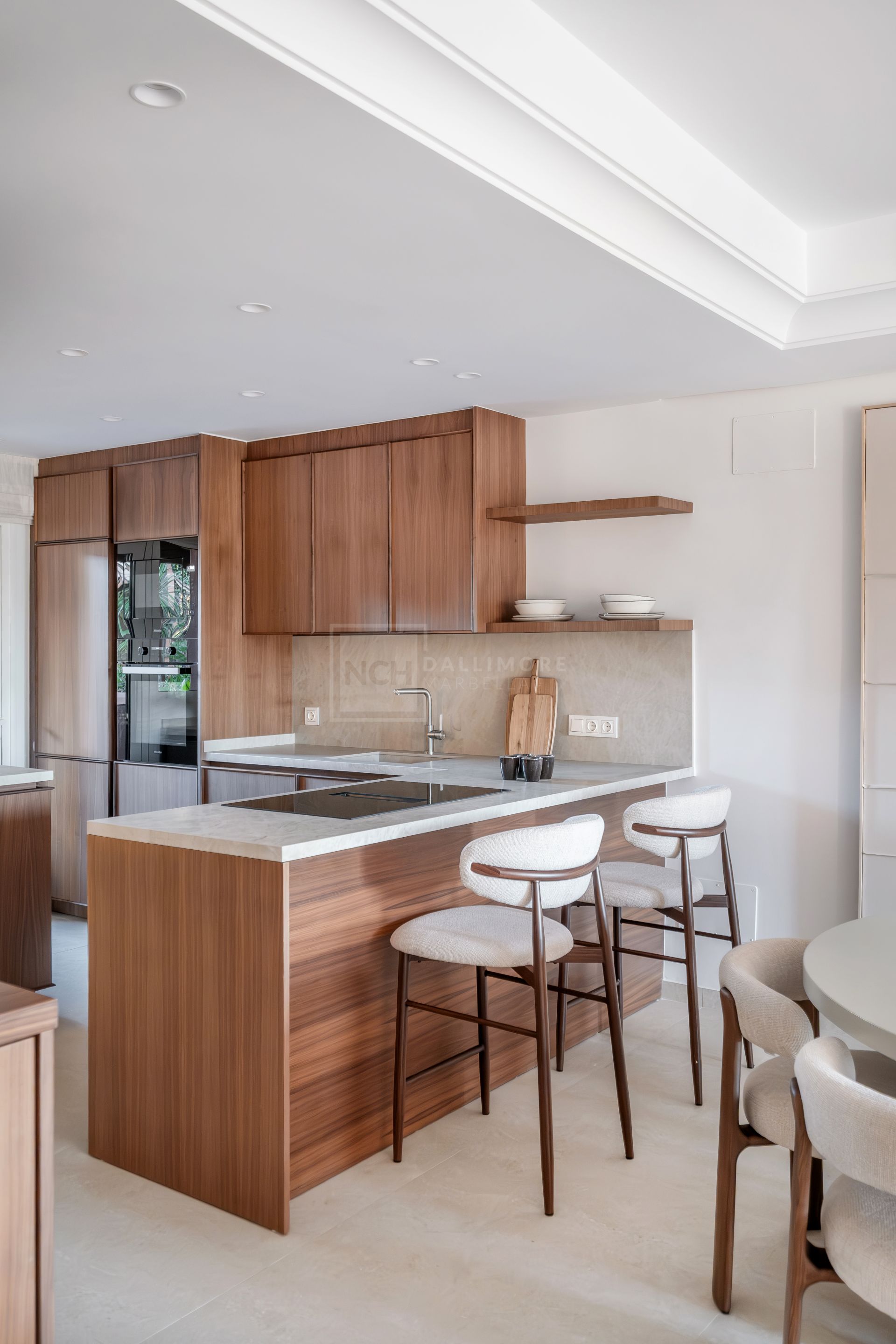 Fully Renovated 4-Bed Townhouse With Private Garden, Garage And Solarium