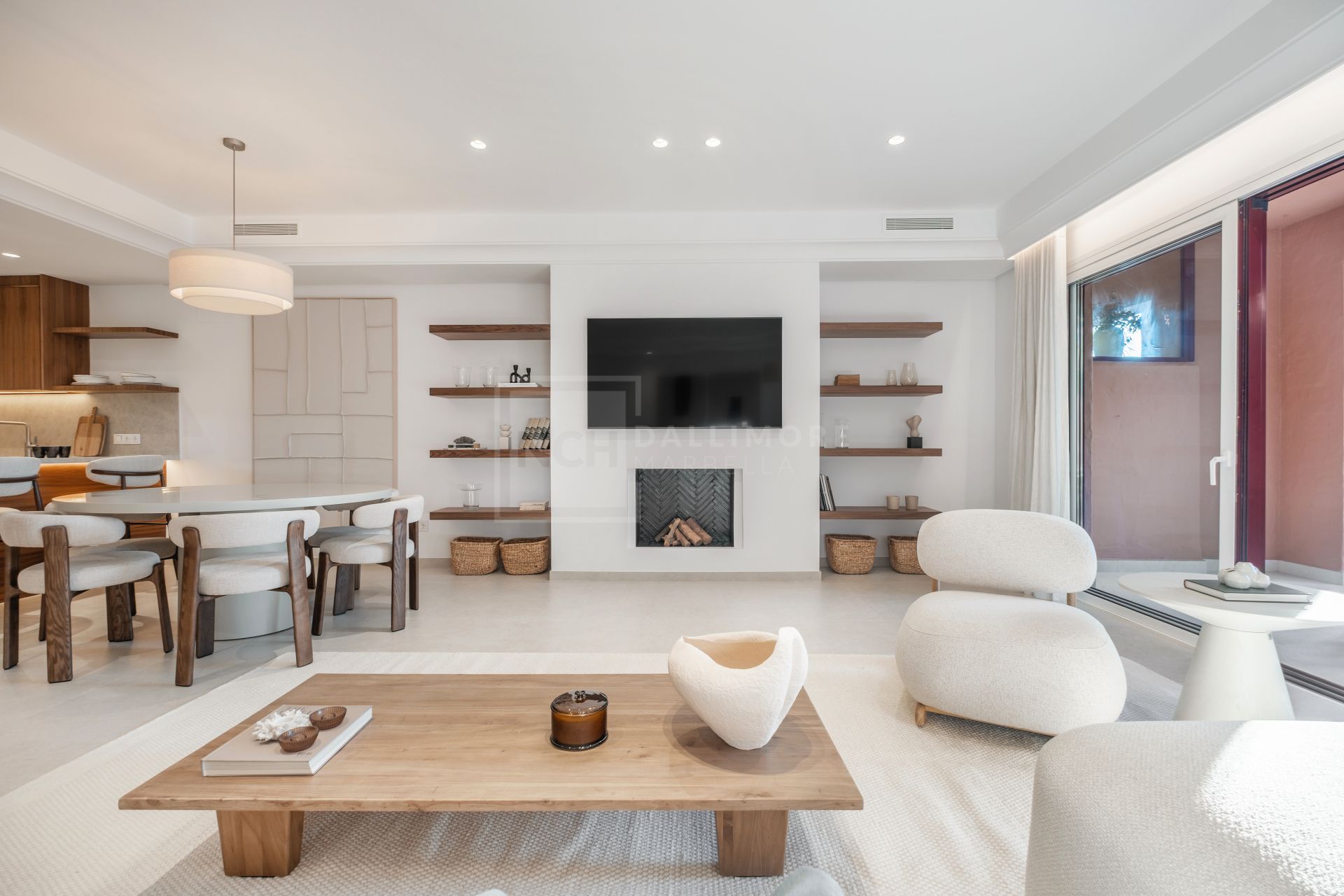 Fully Renovated 4-Bed Townhouse With Private Garden, Garage And Solarium