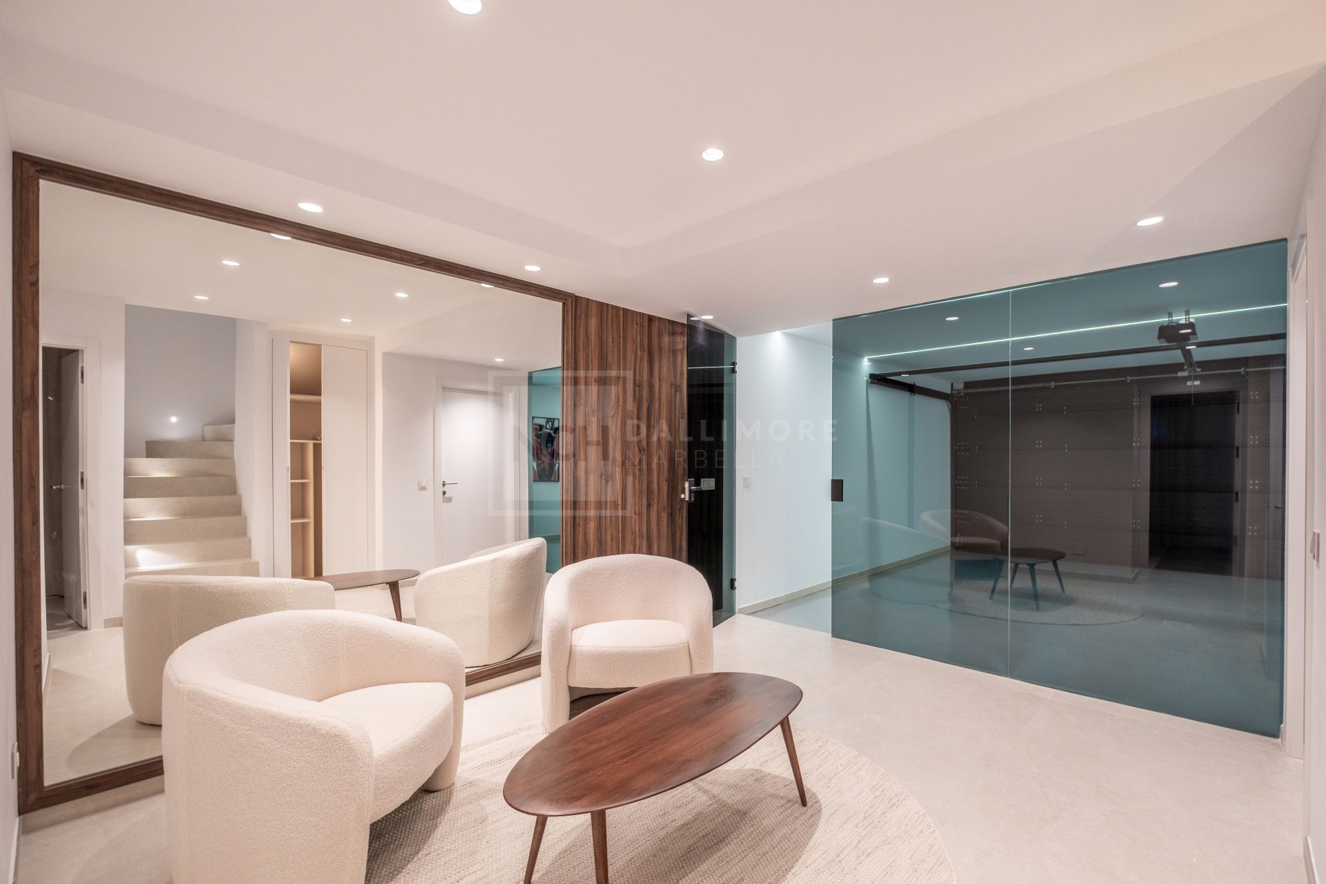 Fully Renovated 4-Bed Townhouse With Private Garden, Garage And Solarium