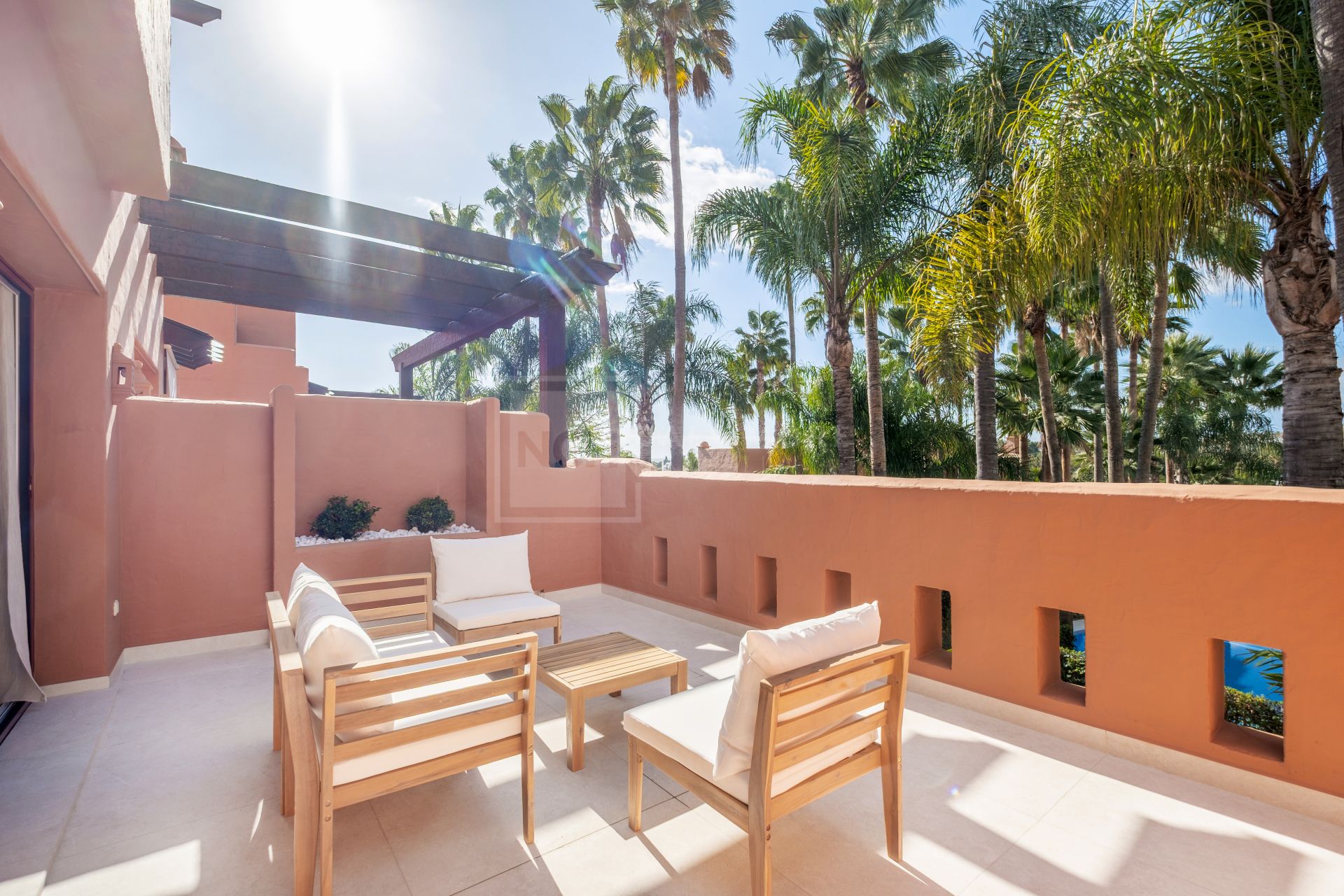 Fully Renovated 4-Bed Townhouse With Private Garden, Garage And Solarium