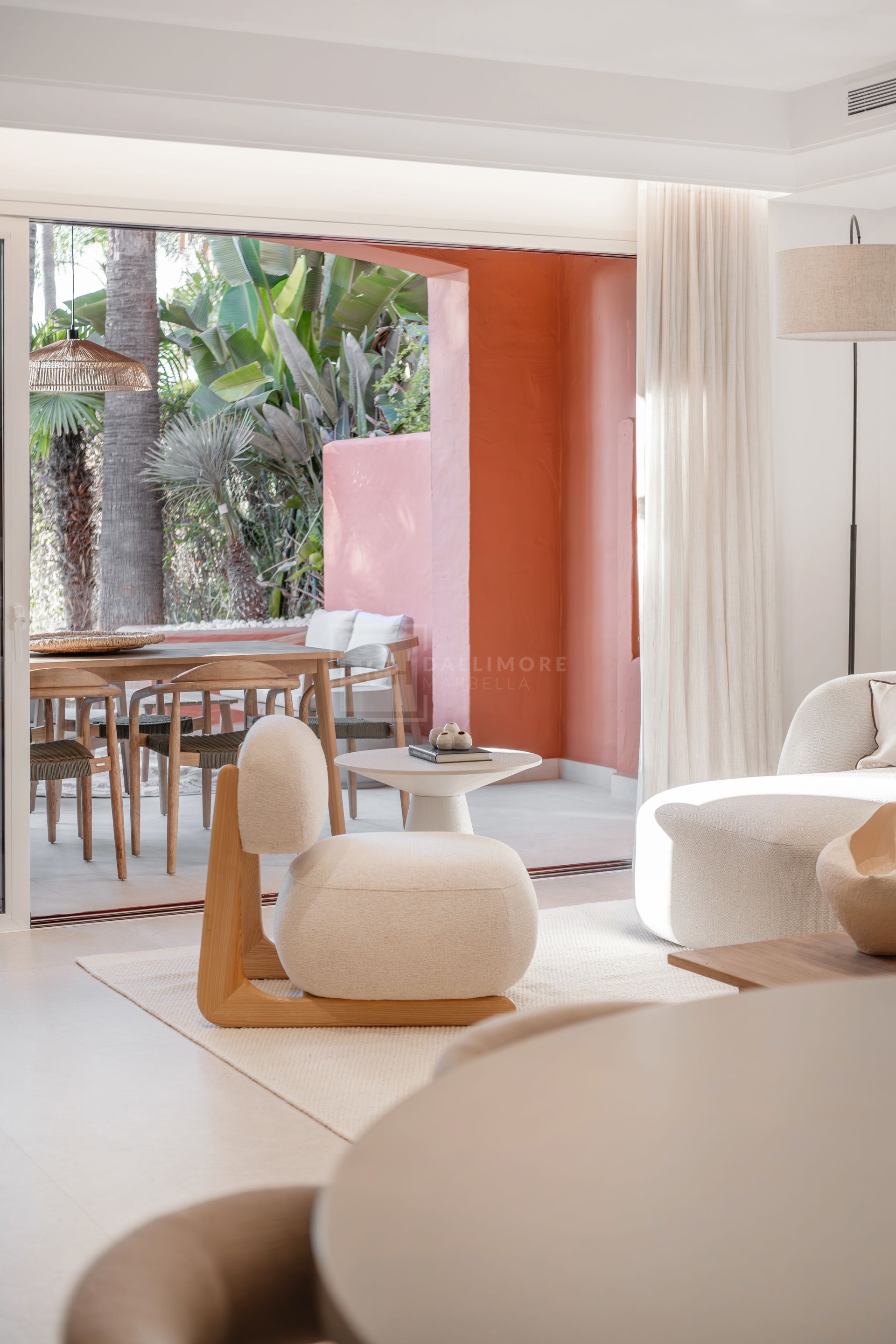 Fully Renovated 4-Bed Townhouse With Private Garden, Garage And Solarium