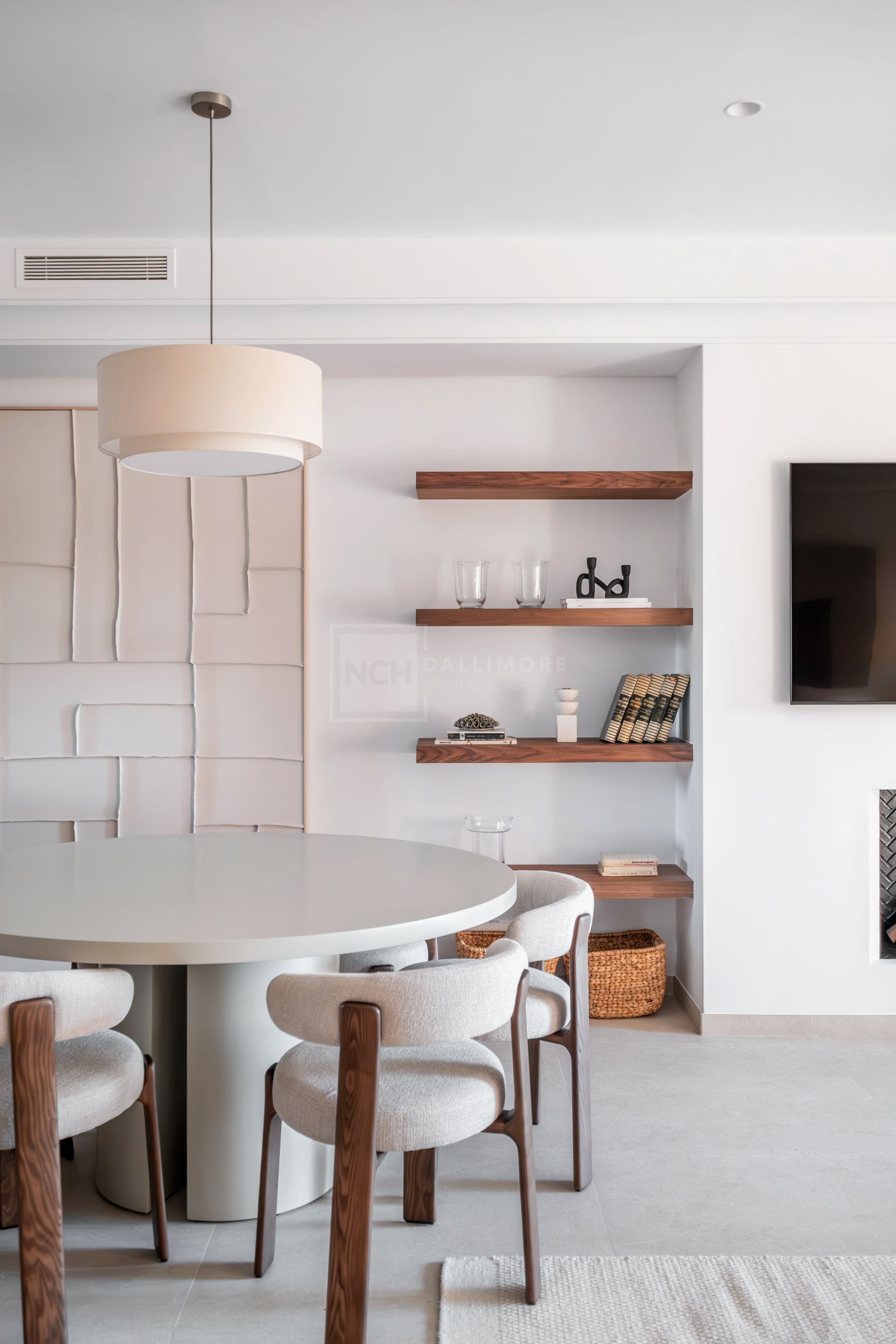 Fully Renovated 4-Bed Townhouse With Private Garden, Garage And Solarium
