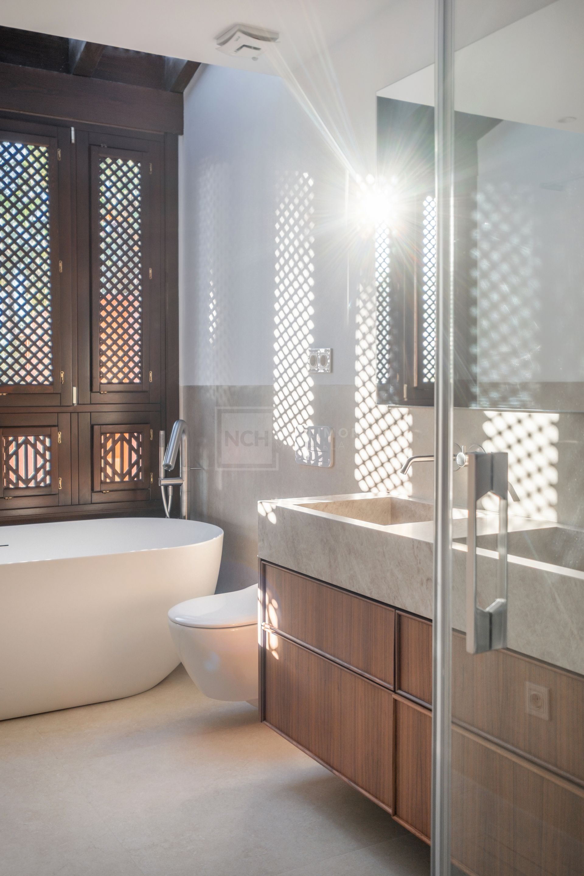 Fully Renovated 4-Bed Townhouse With Private Garden, Garage And Solarium