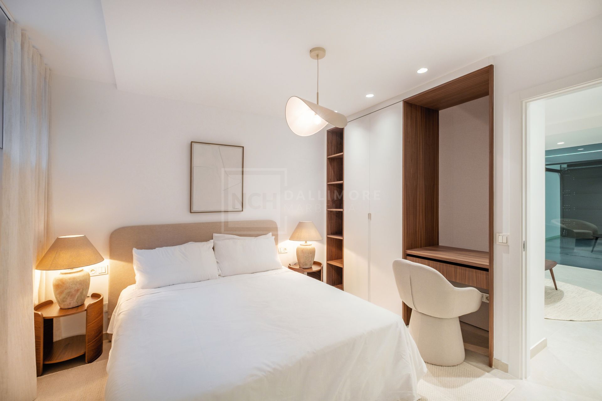 Fully Renovated 4-Bed Townhouse With Private Garden, Garage And Solarium