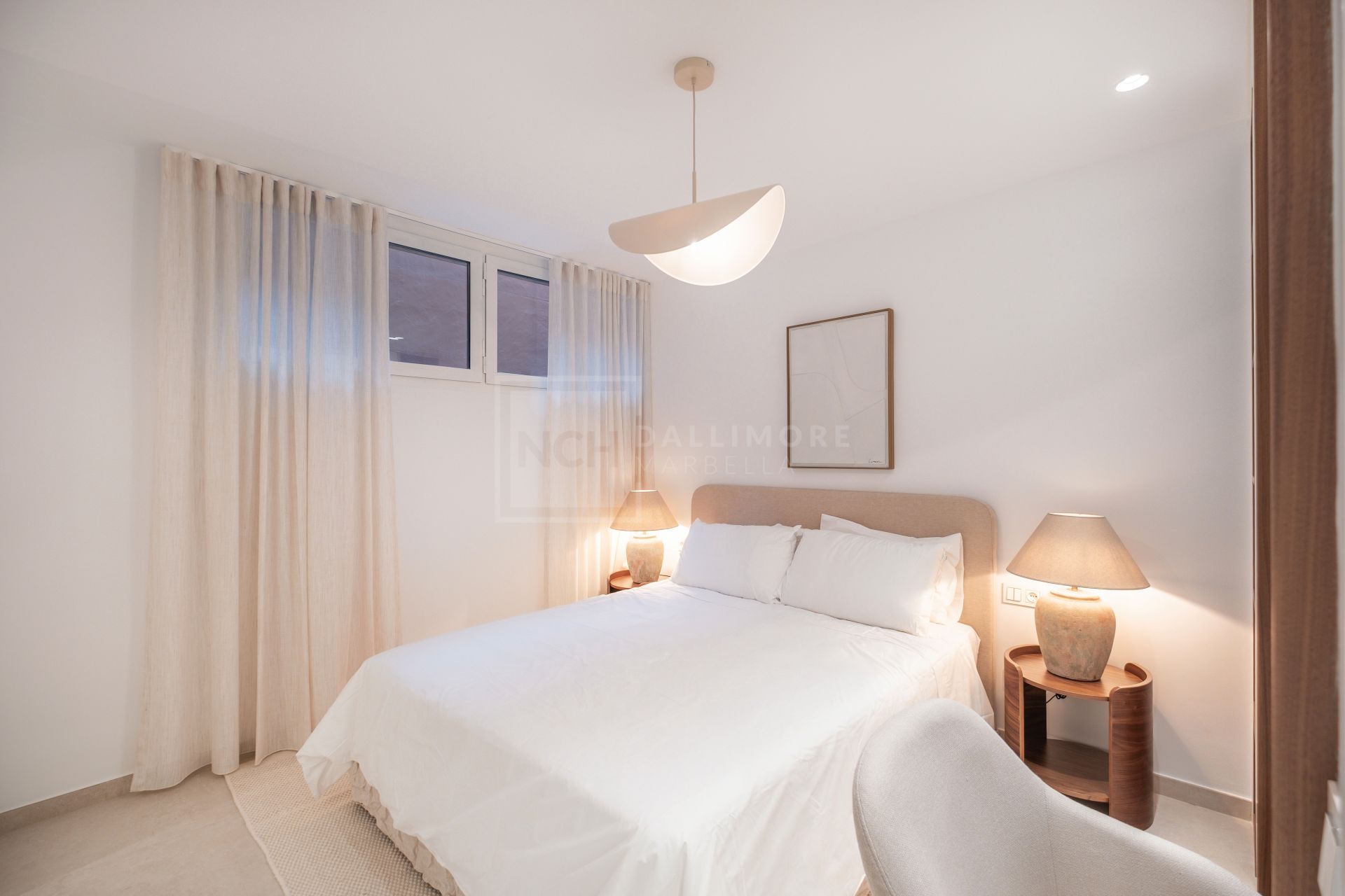 Fully Renovated 4-Bed Townhouse With Private Garden, Garage And Solarium