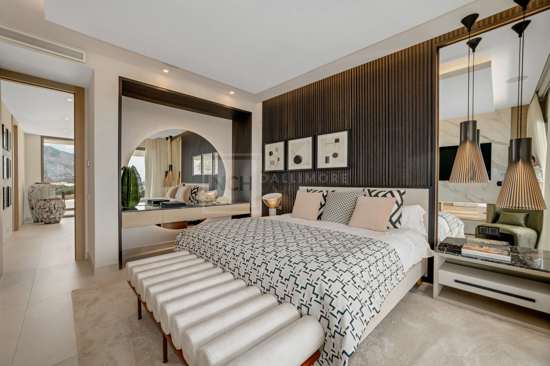 Luxury 4-Bedroom Semi-Detached Villa with Rooftop Pool, Nueva Andalucía