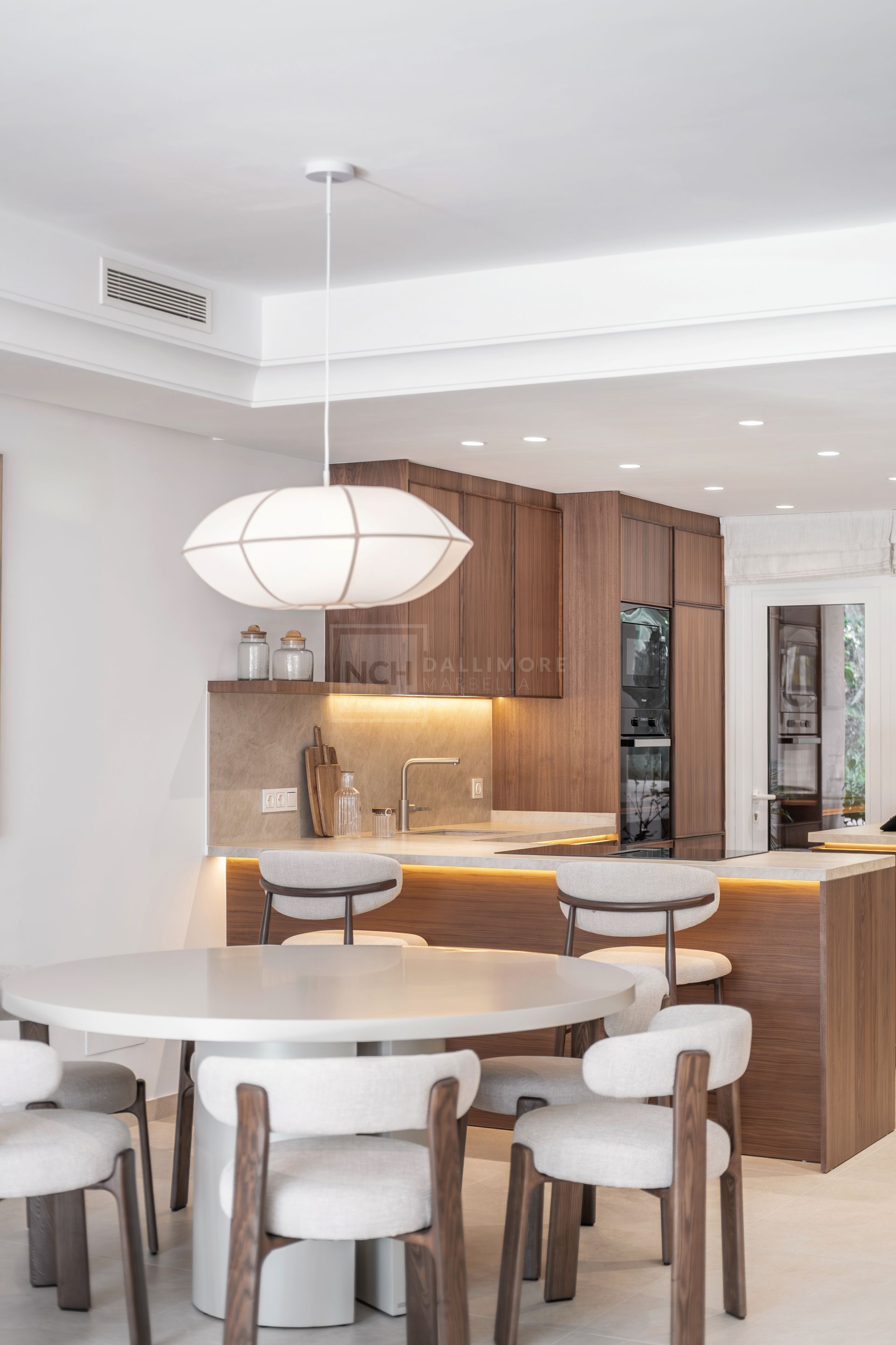 Renovated 4 Bedroom Golden Mile Townhouse With Rooftop Solarium And Private Garden