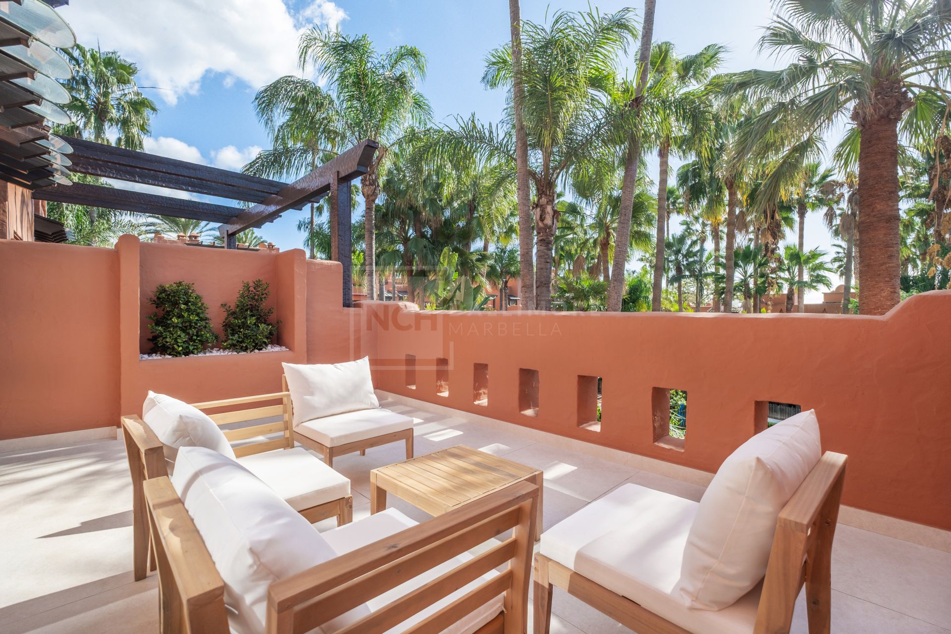 Renovated 4 Bedroom Golden Mile Townhouse With Rooftop Solarium And Private Garden