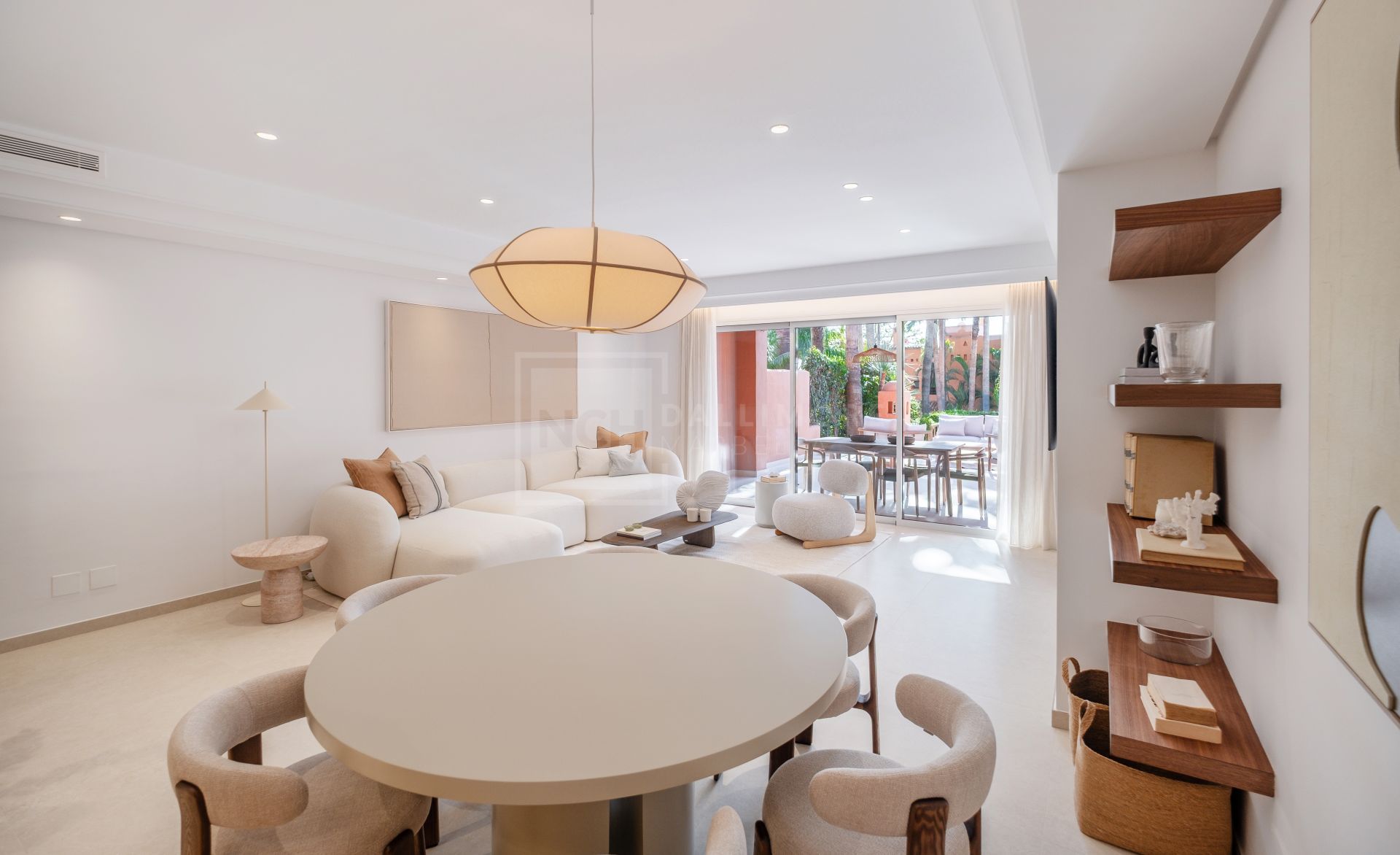 Renovated 4 Bedroom Golden Mile Townhouse With Rooftop Solarium And Private Garden