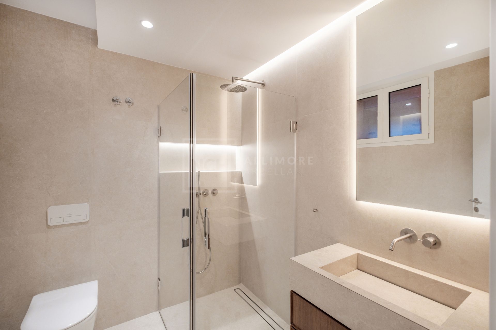Renovated 4 Bedroom Golden Mile Townhouse With Rooftop Solarium And Private Garden