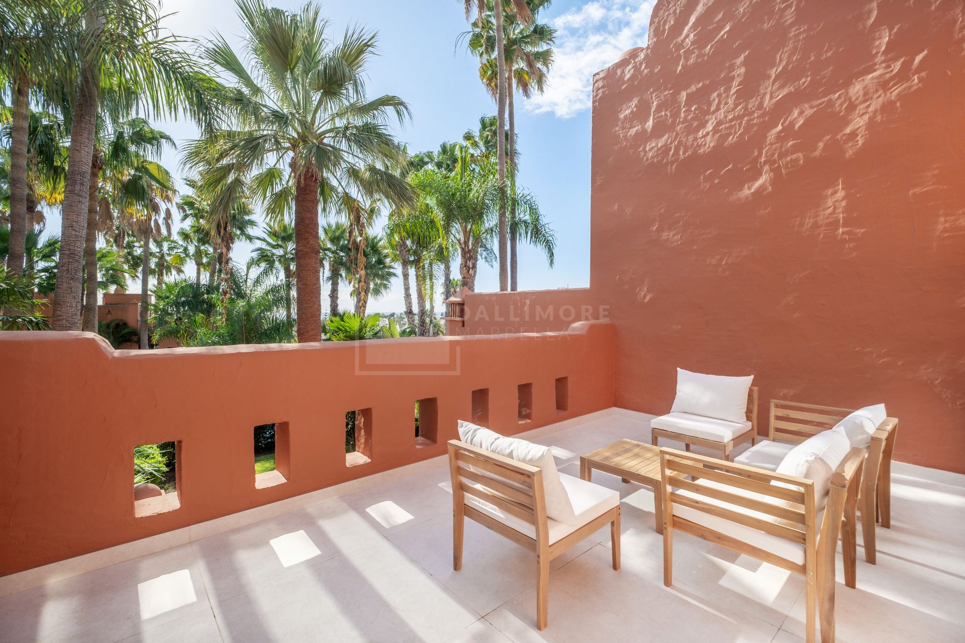Renovated 4 Bedroom Golden Mile Townhouse With Rooftop Solarium And Private Garden