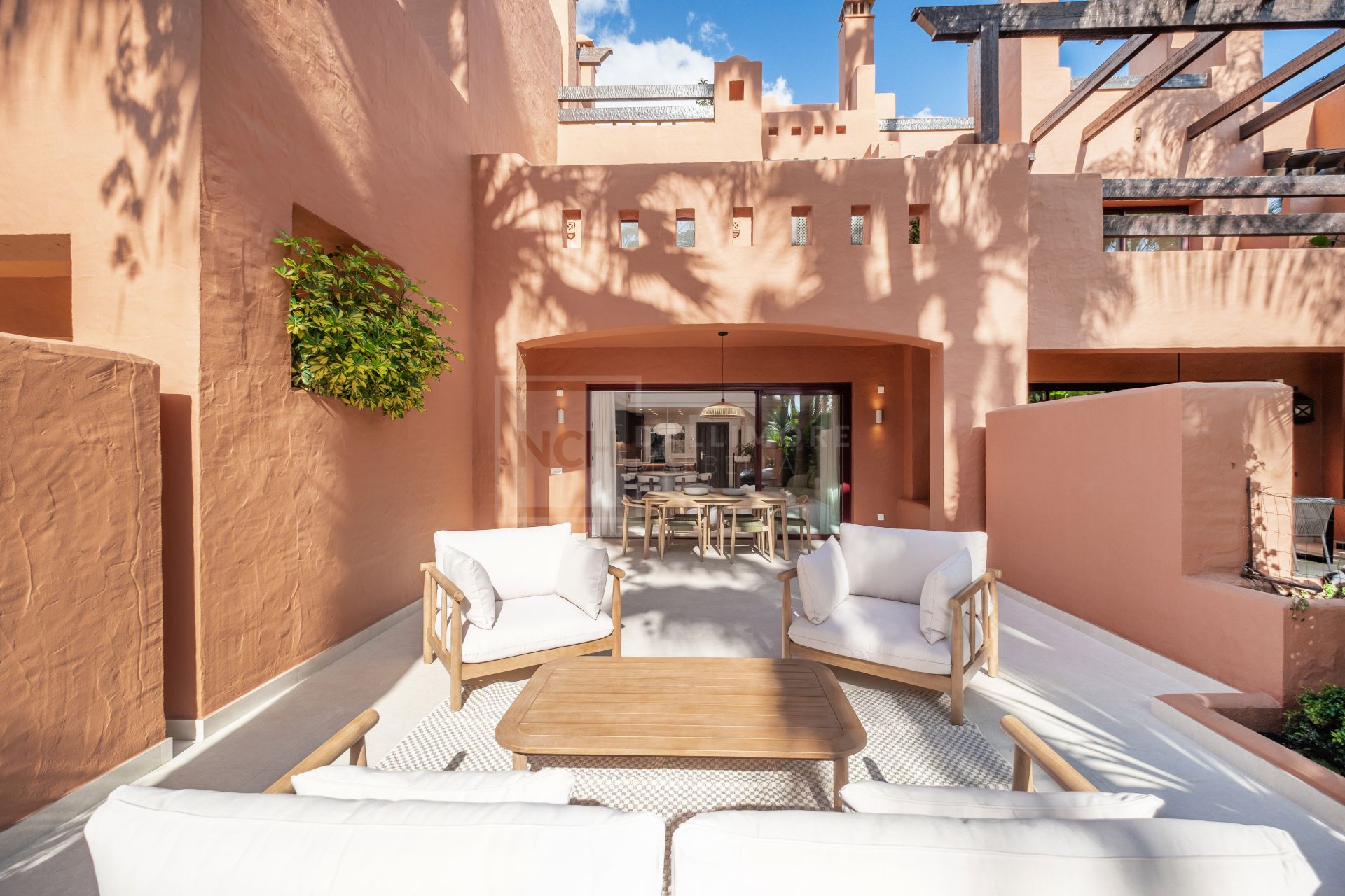 Renovated 4 Bedroom Golden Mile Townhouse With Rooftop Solarium And Private Garden