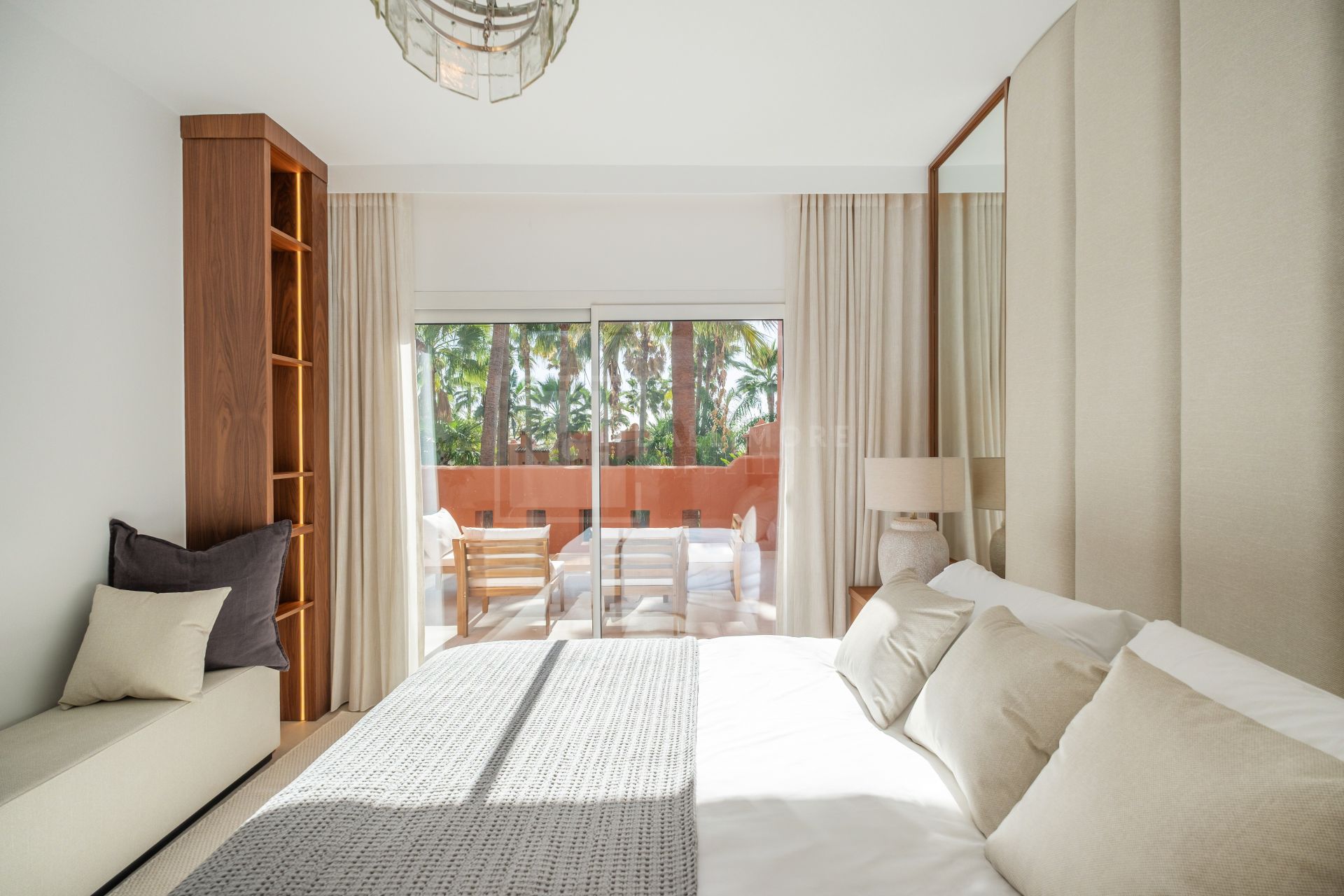 Renovated 4 Bedroom Golden Mile Townhouse With Rooftop Solarium And Private Garden