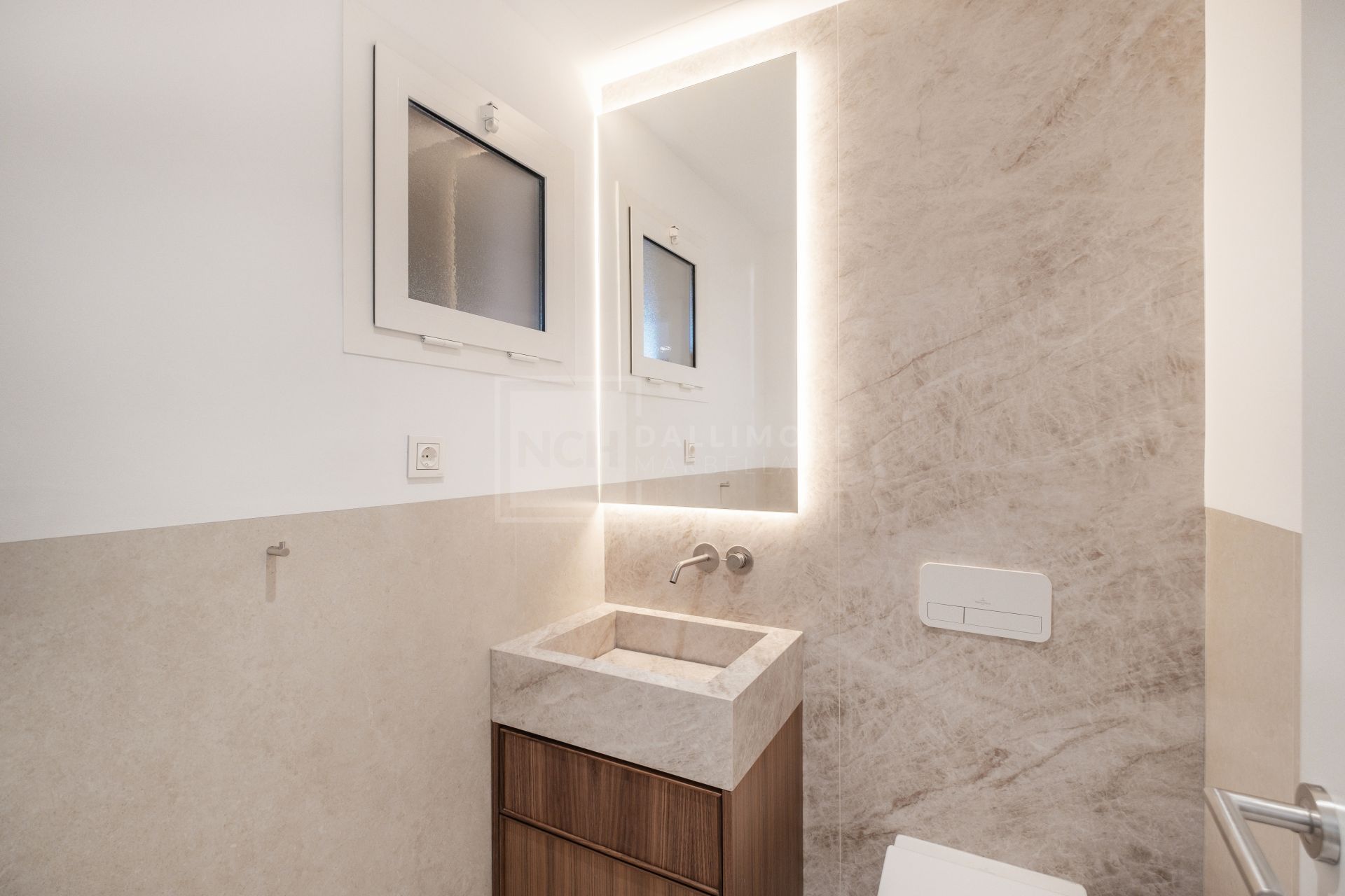 Renovated 4 Bedroom Golden Mile Townhouse With Rooftop Solarium And Private Garden