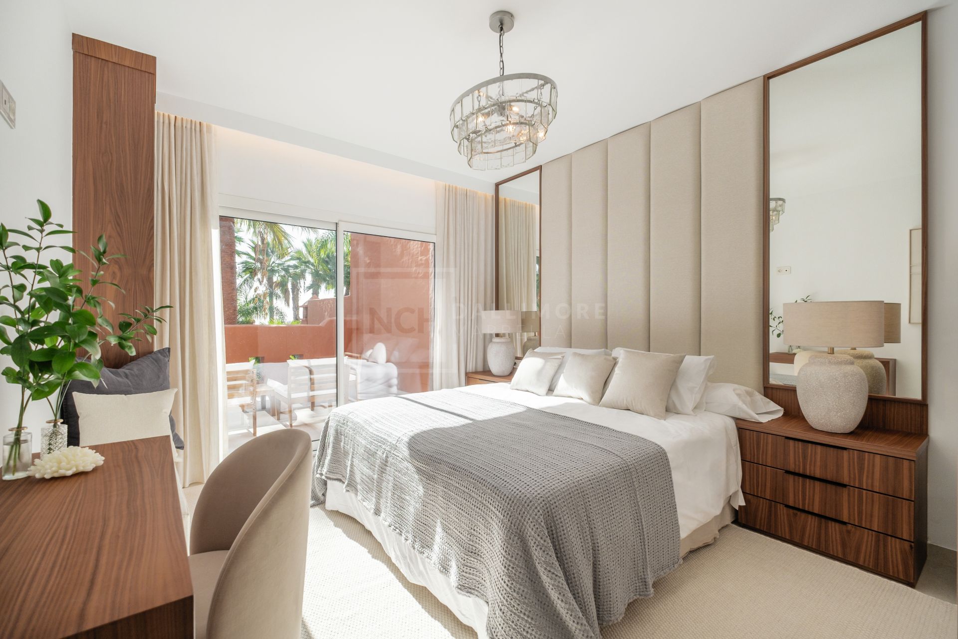 Renovated 4 Bedroom Golden Mile Townhouse With Rooftop Solarium And Private Garden