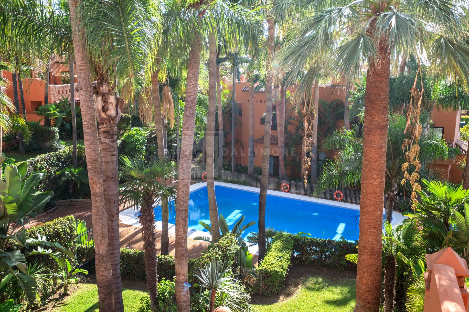 Renovated 4 Bedroom Golden Mile Townhouse With Rooftop Solarium And Private Garden
