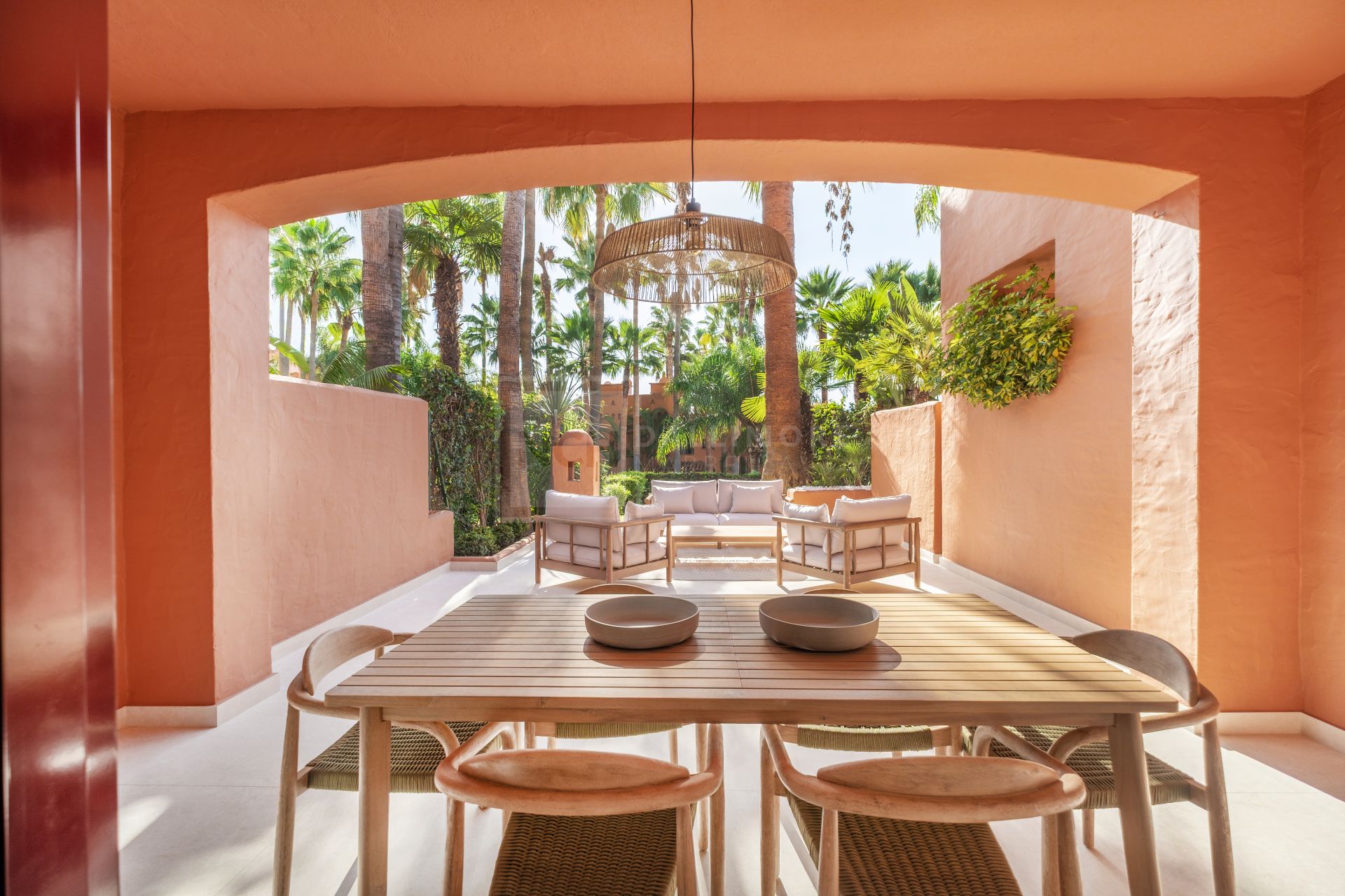 Renovated 4 Bedroom Golden Mile Townhouse With Rooftop Solarium And Private Garden