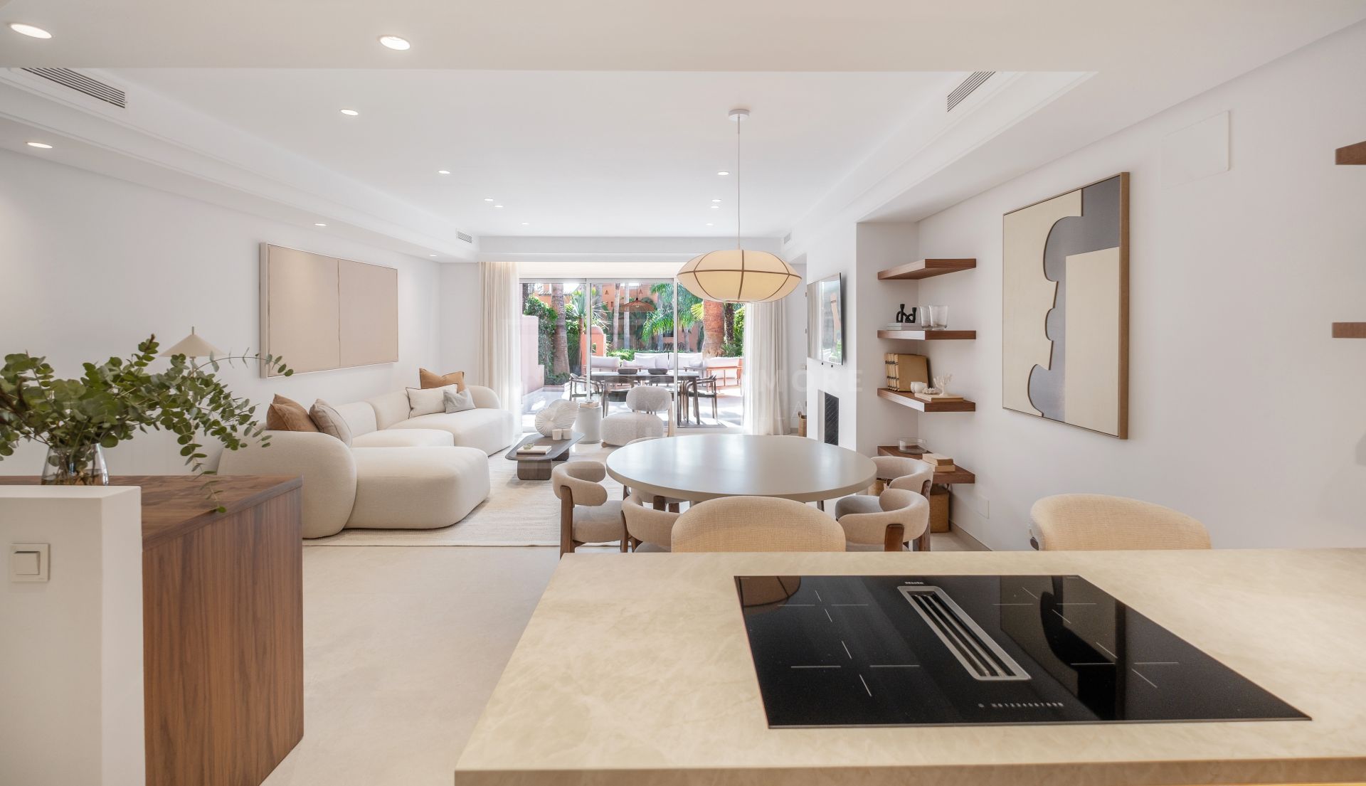 Renovated 4 Bedroom Golden Mile Townhouse With Rooftop Solarium And Private Garden