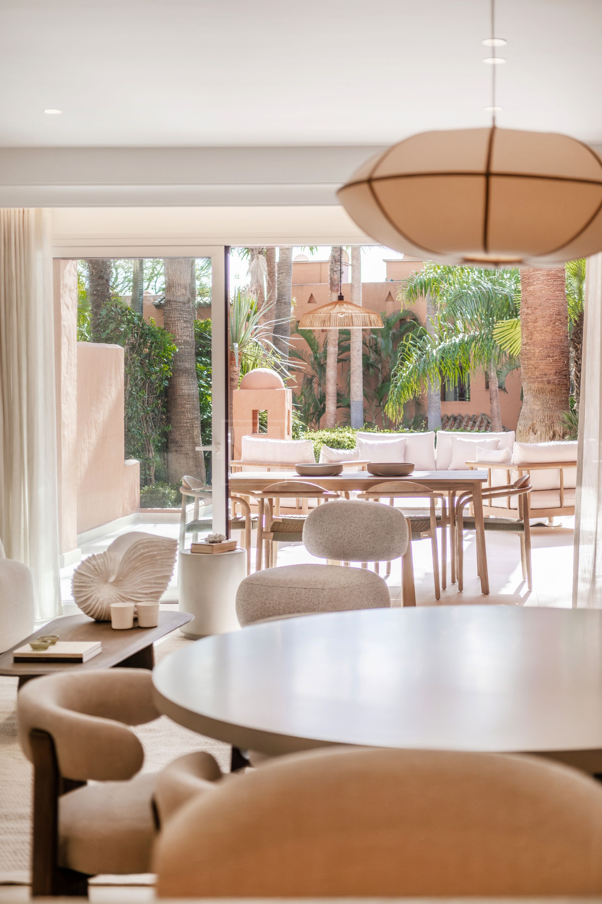 Renovated 4 Bedroom Golden Mile Townhouse With Rooftop Solarium And Private Garden