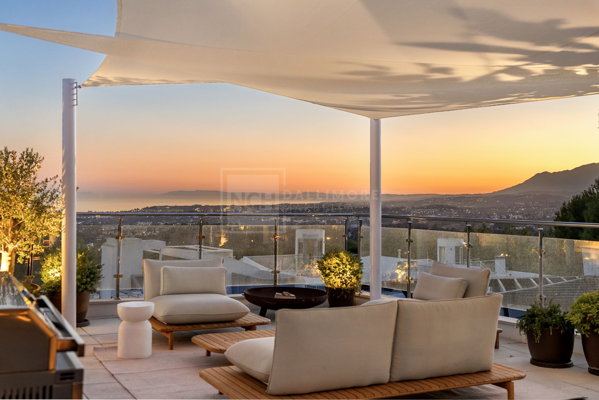 Fully Refurbished Townhouse Located in Sierra Blanca, Marbella