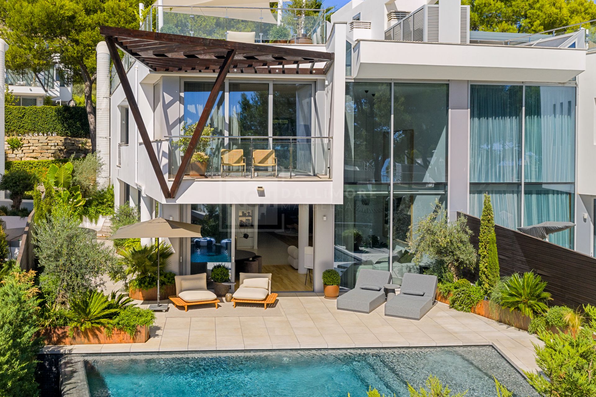 Fully Refurbished Townhouse Located in Sierra Blanca, Marbella