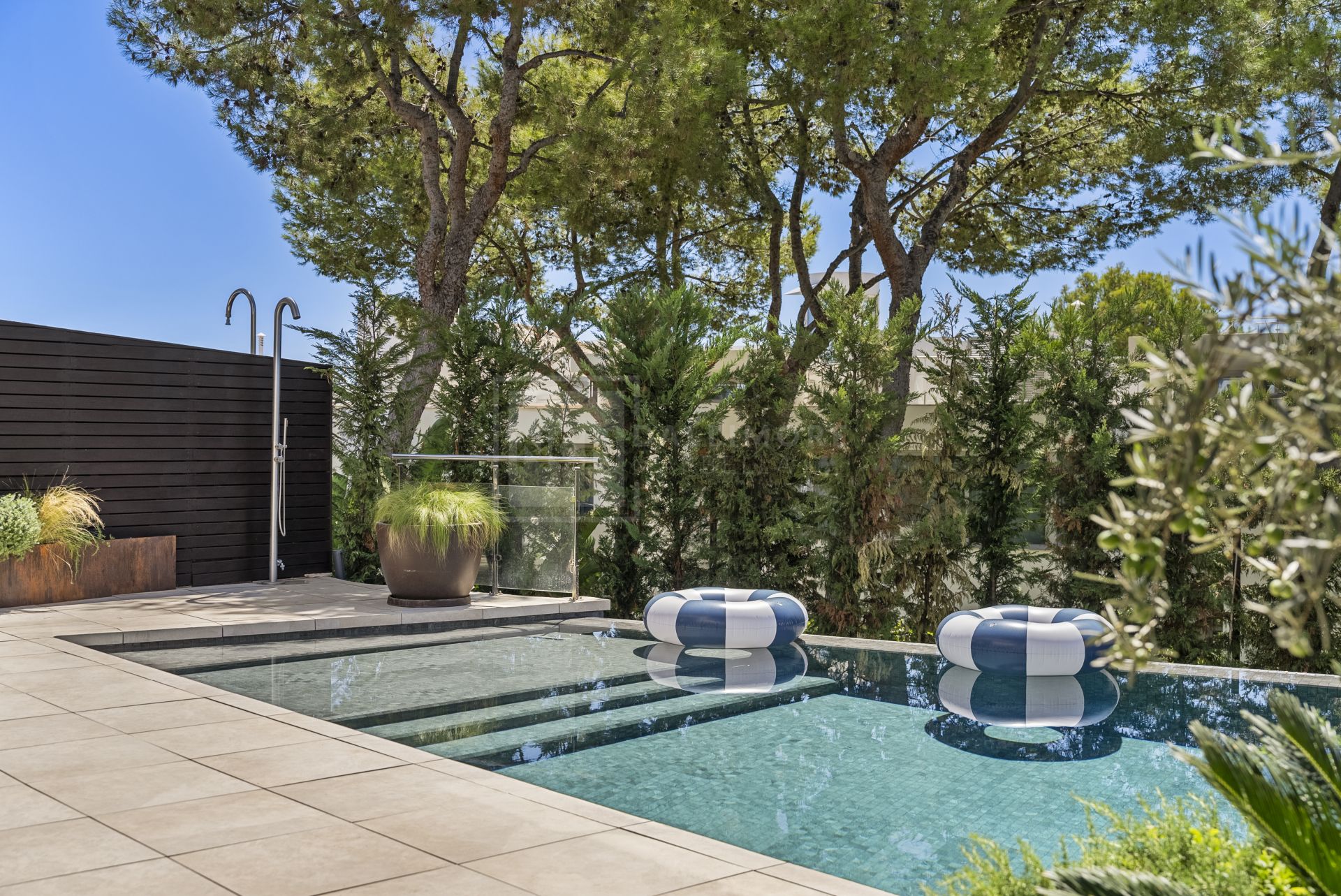 Fully Refurbished Townhouse Located in Sierra Blanca, Marbella