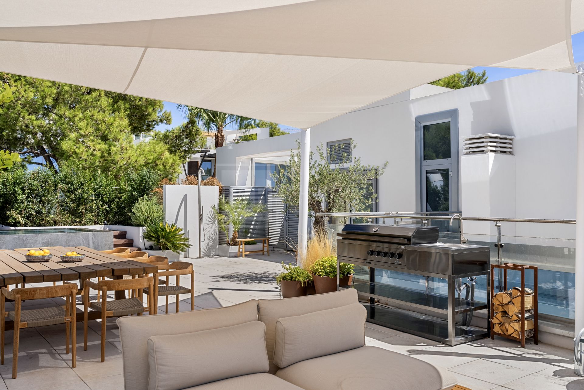 Fully Refurbished Townhouse Located in Sierra Blanca, Marbella