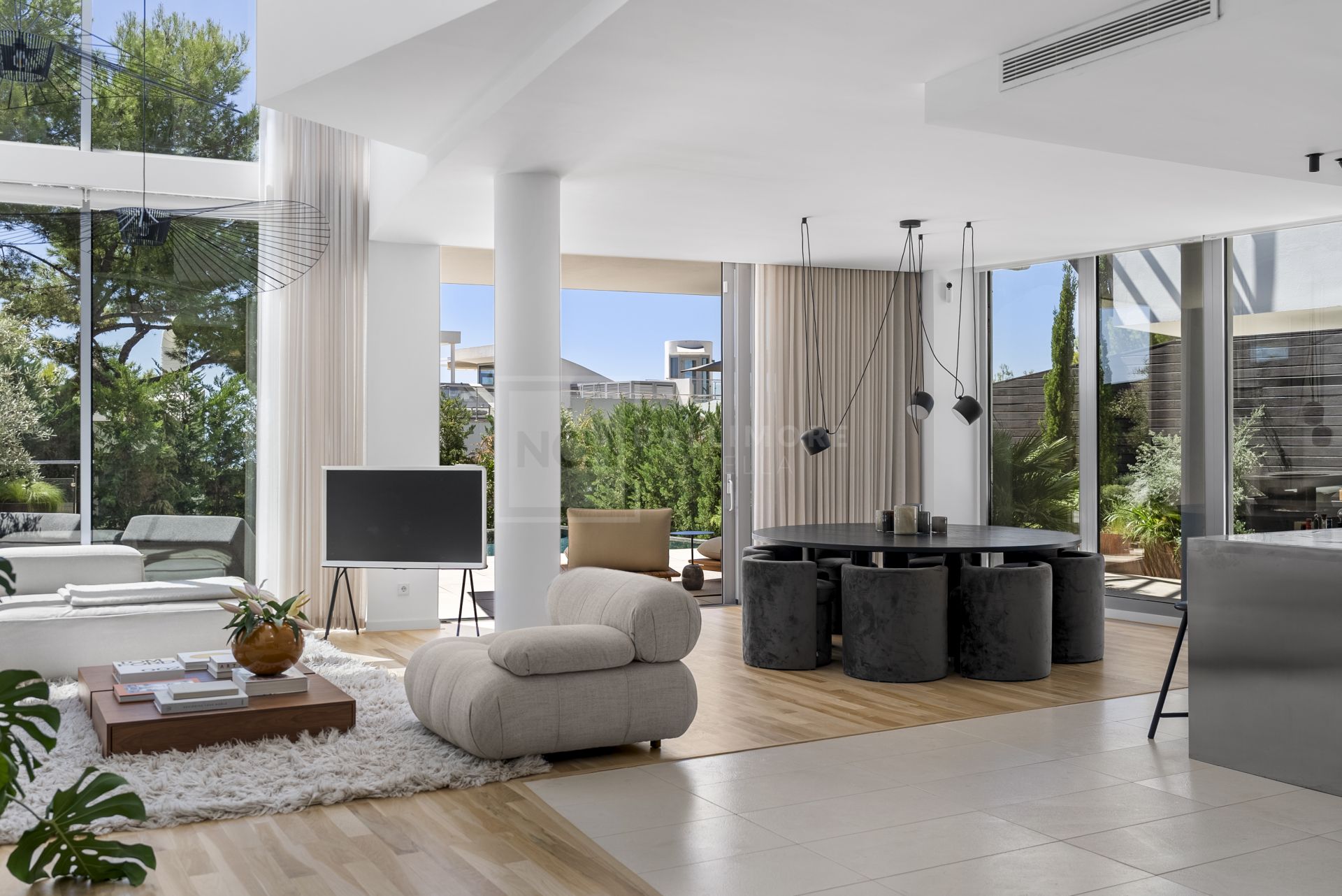 Fully Refurbished Townhouse Located in Sierra Blanca, Marbella