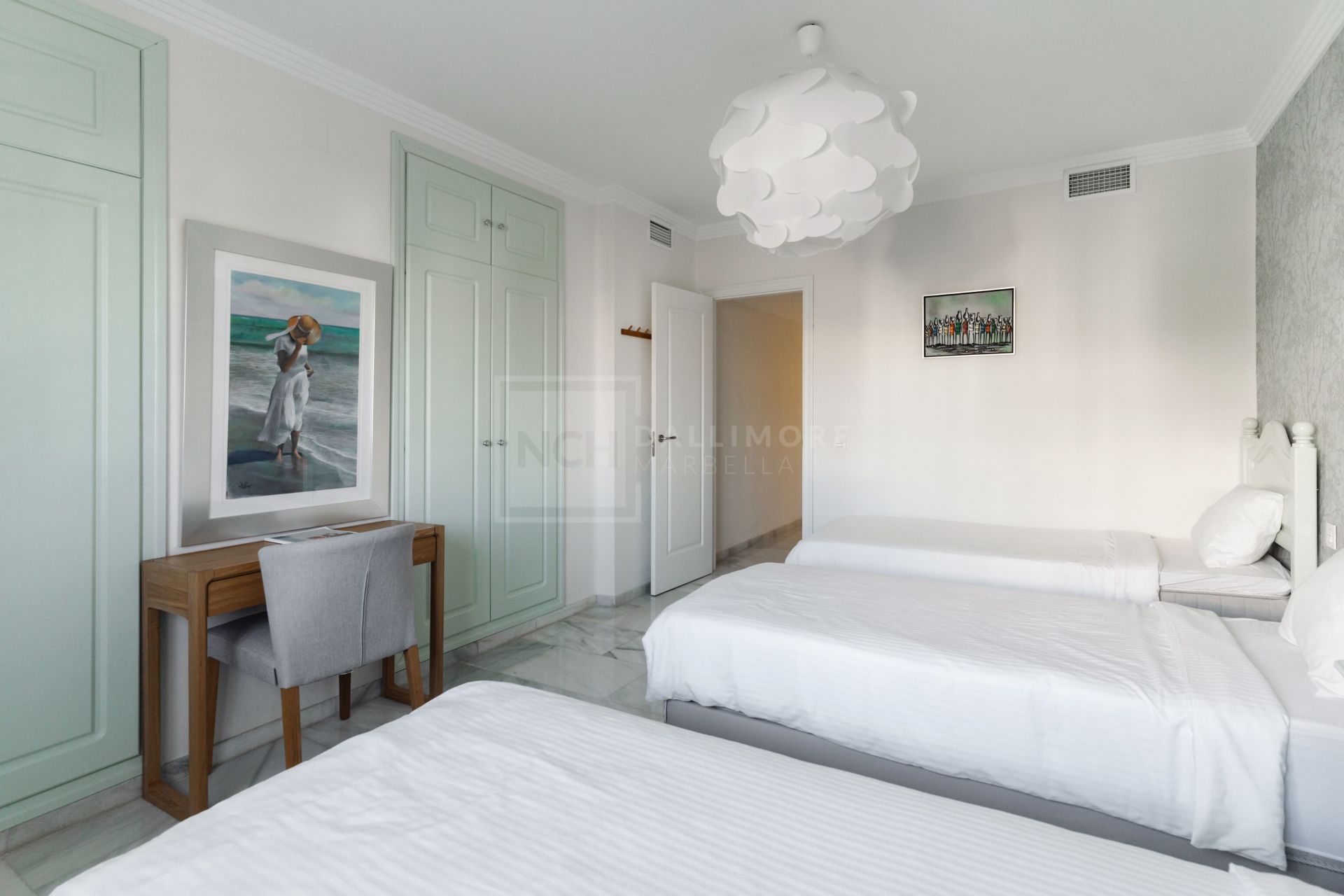2-Bedroom Apartment With Panoramic Sea Views in Prime Location