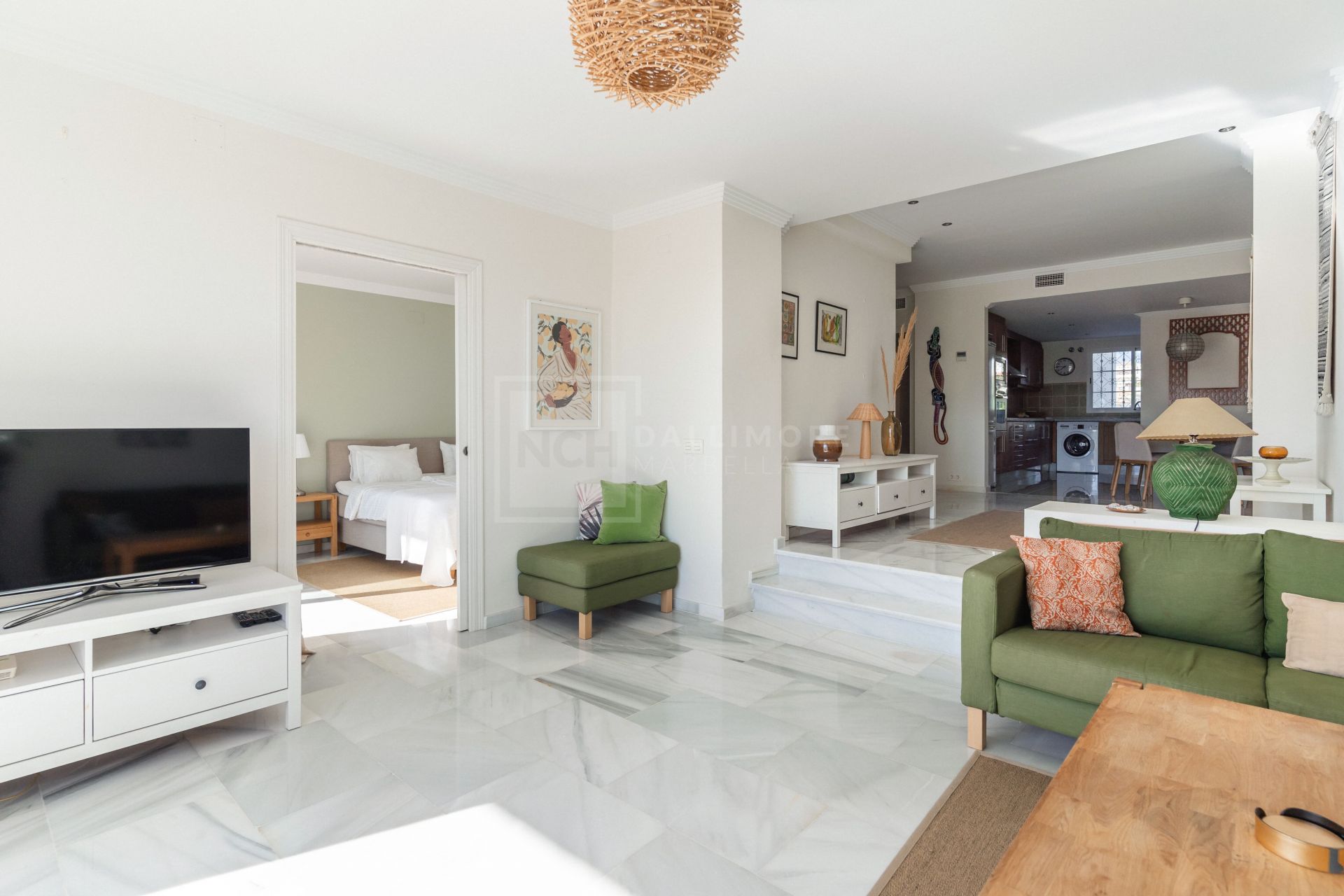 2-Bedroom Apartment With Panoramic Sea Views in Prime Location