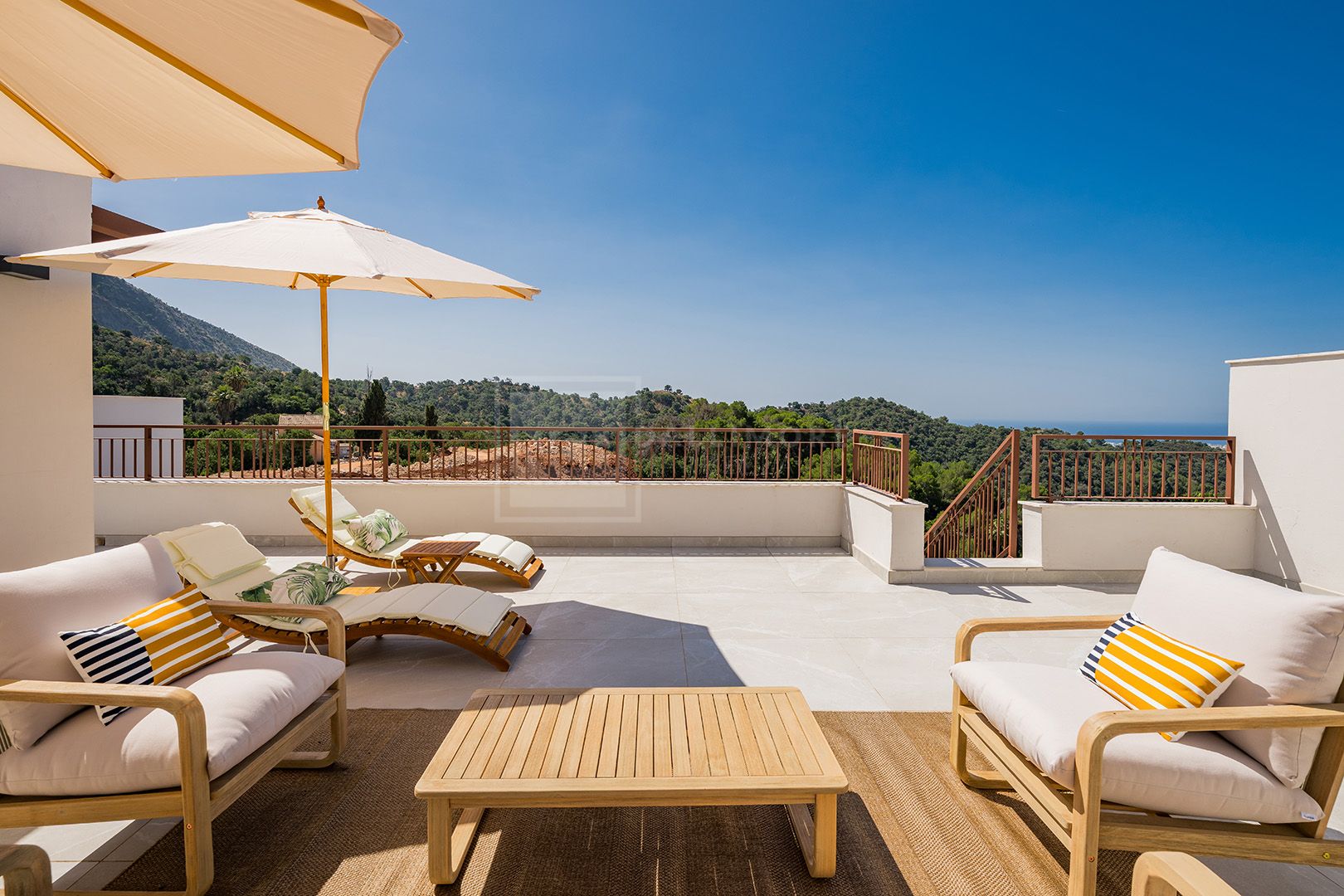 Stunning 3-Bedroom Duplex Penthouse in Almazara Hills