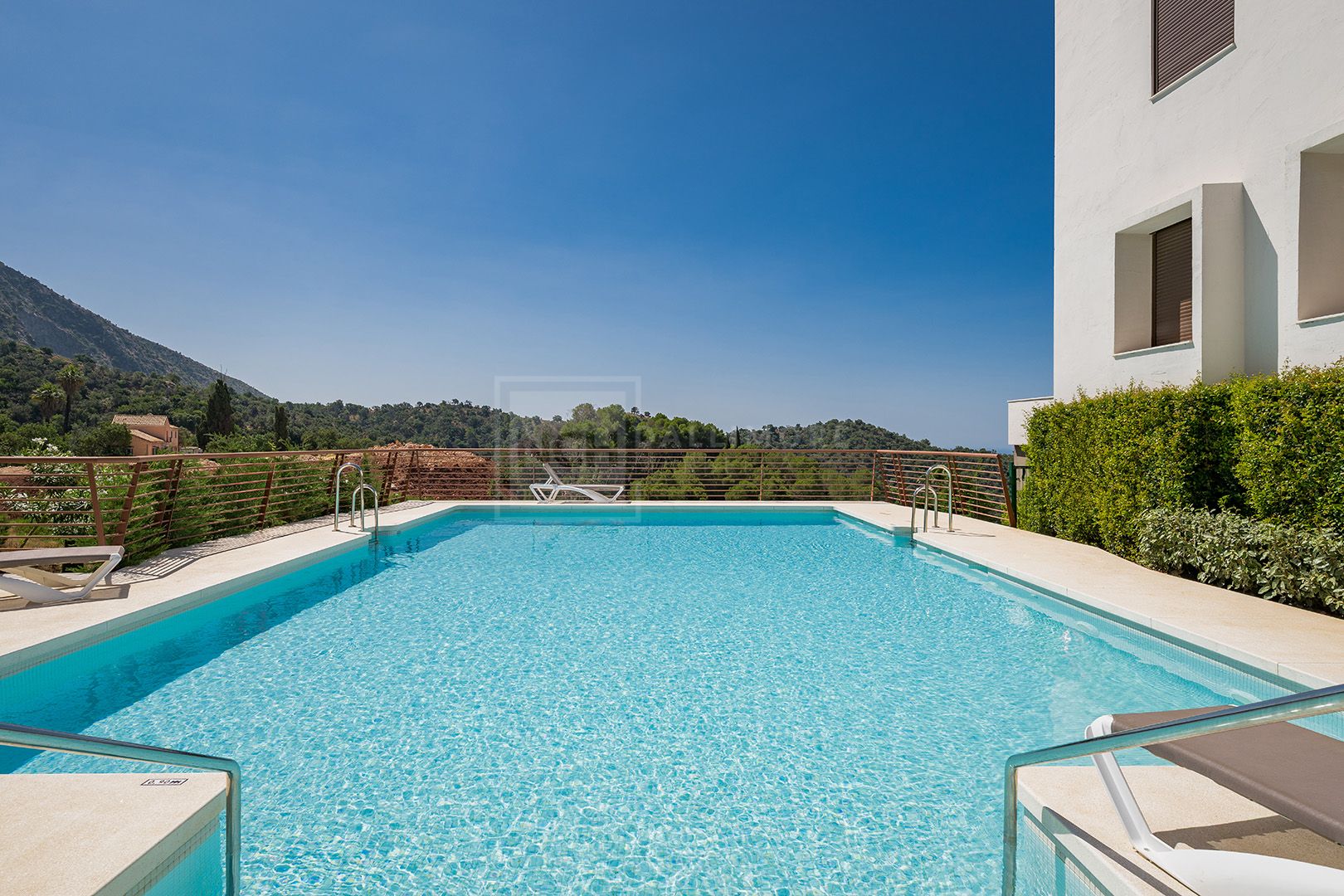Stunning 3-Bedroom Duplex Penthouse in Almazara Hills