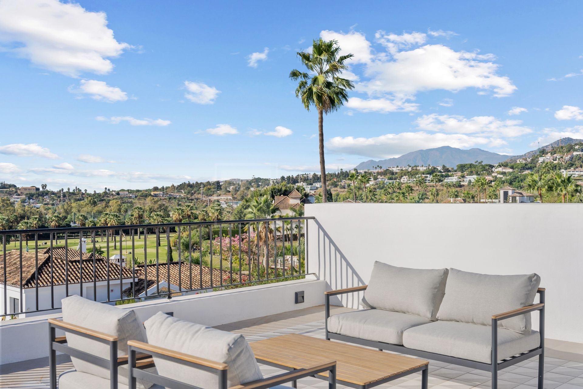 Villa With Open Views Close to Los Naranjos Golf