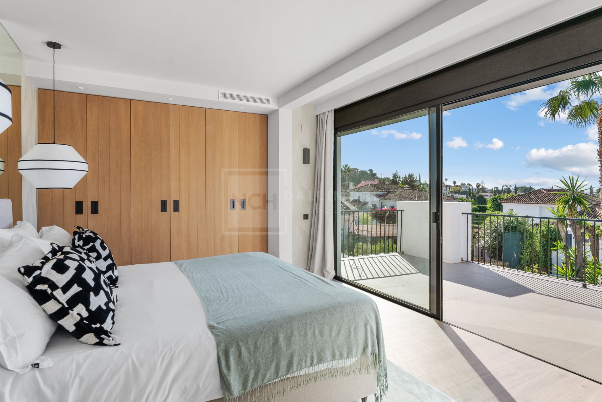 Villa With Open Views Close to Los Naranjos Golf
