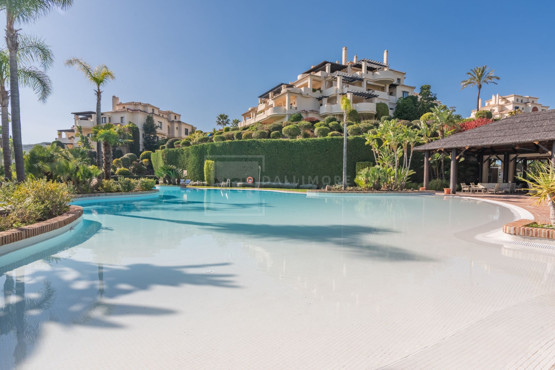 Atico Duplex en venta en Los Capanes del Golf, Benahavis