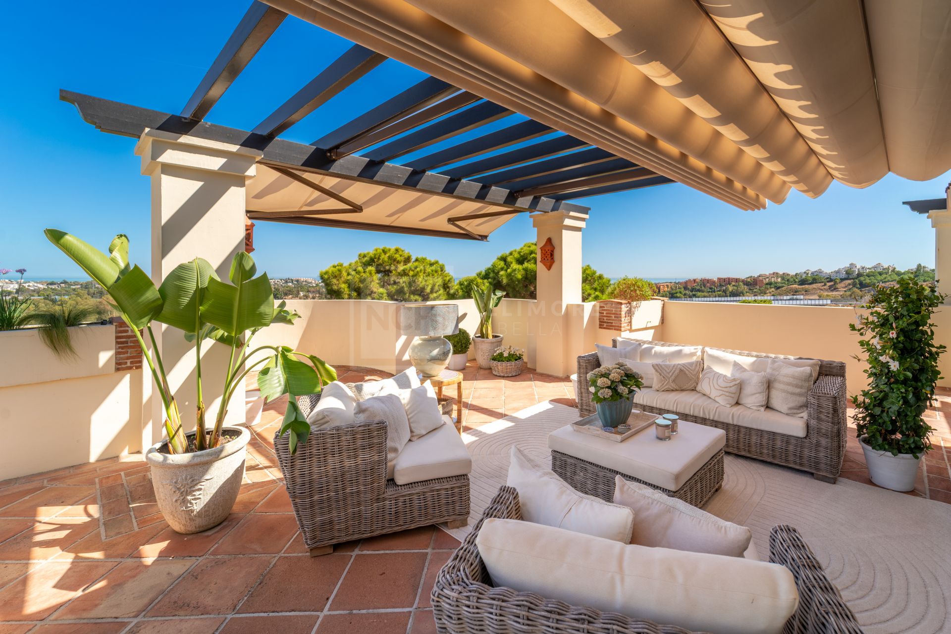 Atico Duplex en venta en Los Capanes del Golf, Benahavis